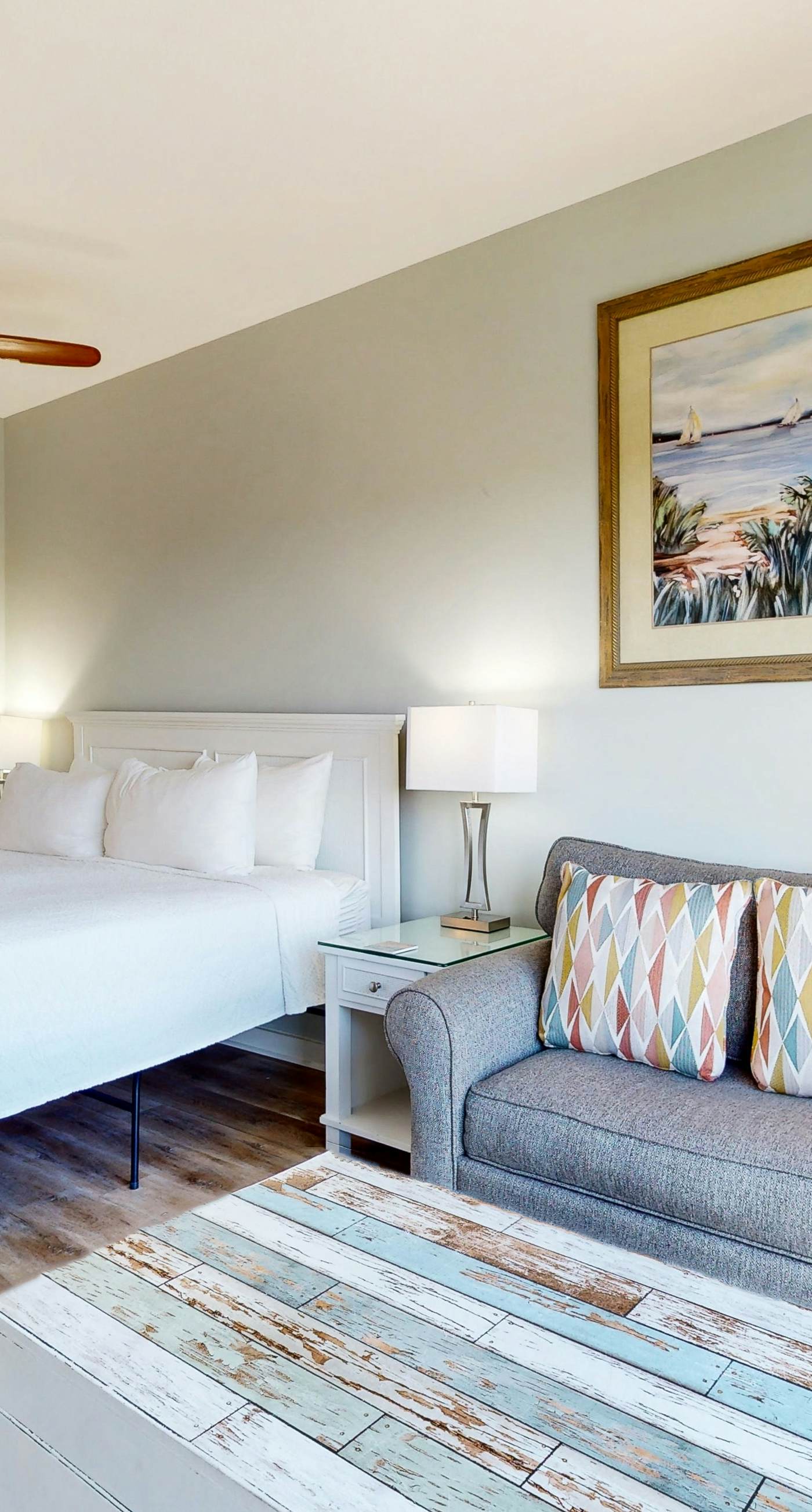 Chic Luau suite by the beach w/ epic amenities - pool, golf & marina
