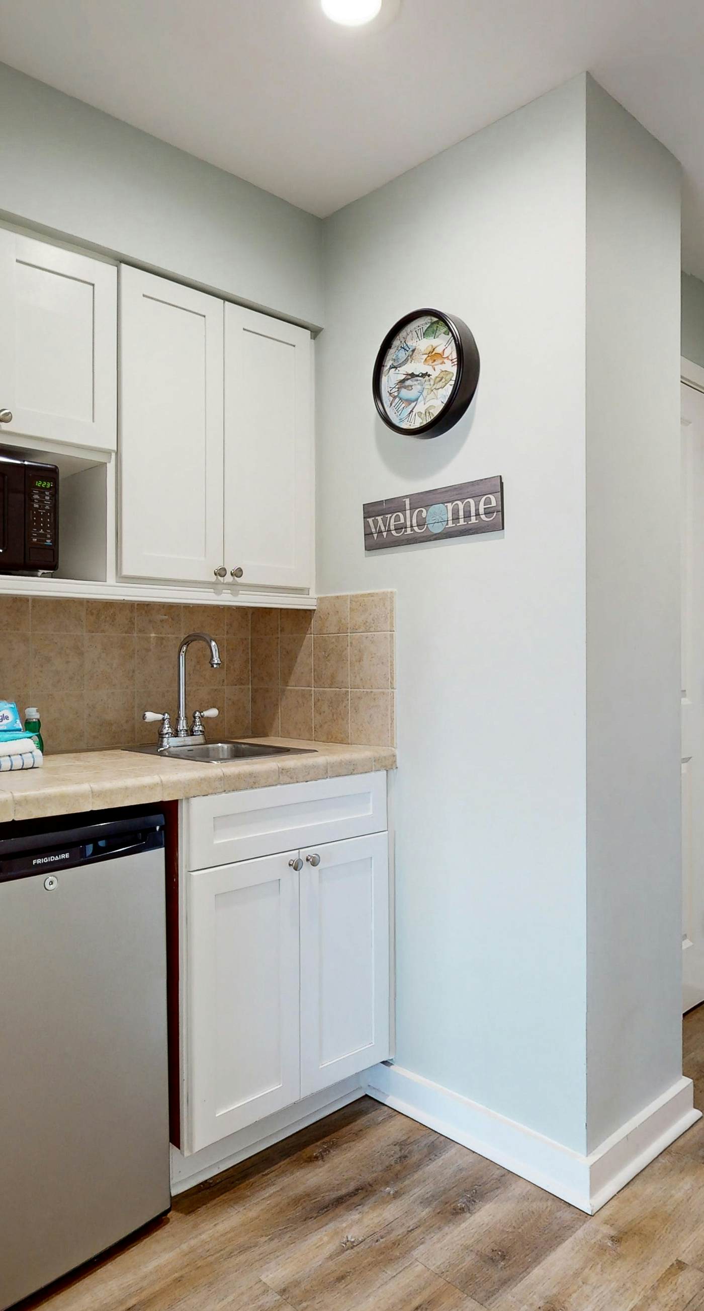 Chic Luau suite by the beach w/ epic amenities - pool, golf & marina