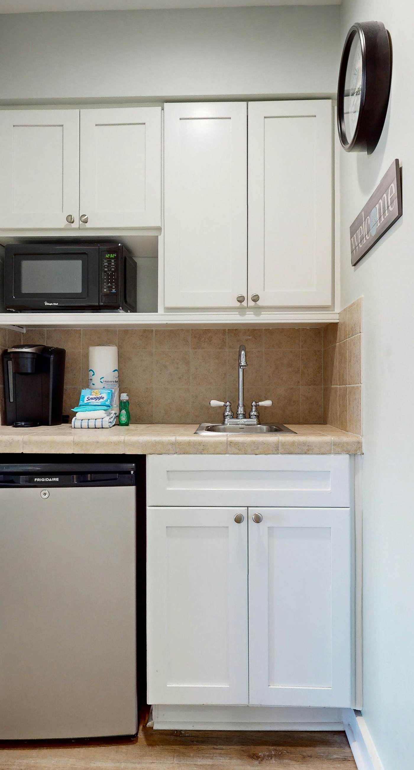 Chic Luau suite by the beach w/ epic amenities - pool, golf & marina