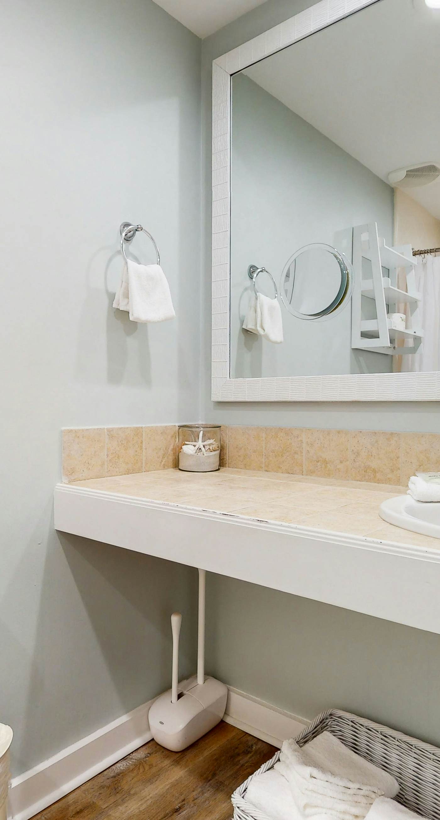 Chic Luau suite by the beach w/ epic amenities - pool, golf & marina