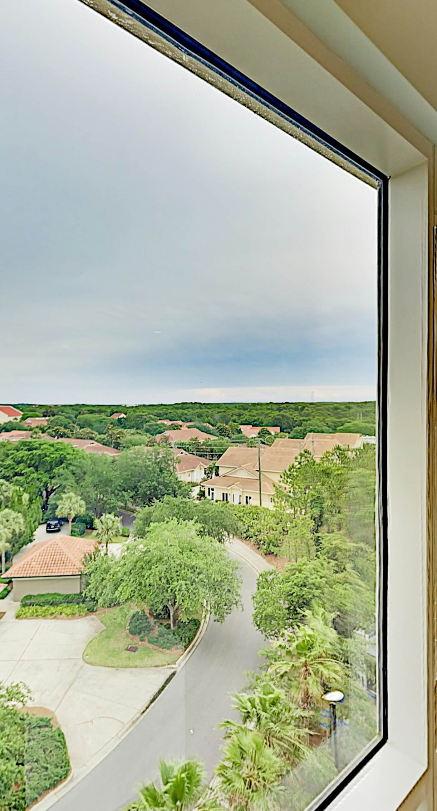 Chic Luau suite by the beach w/ epic amenities - pool, golf & marina