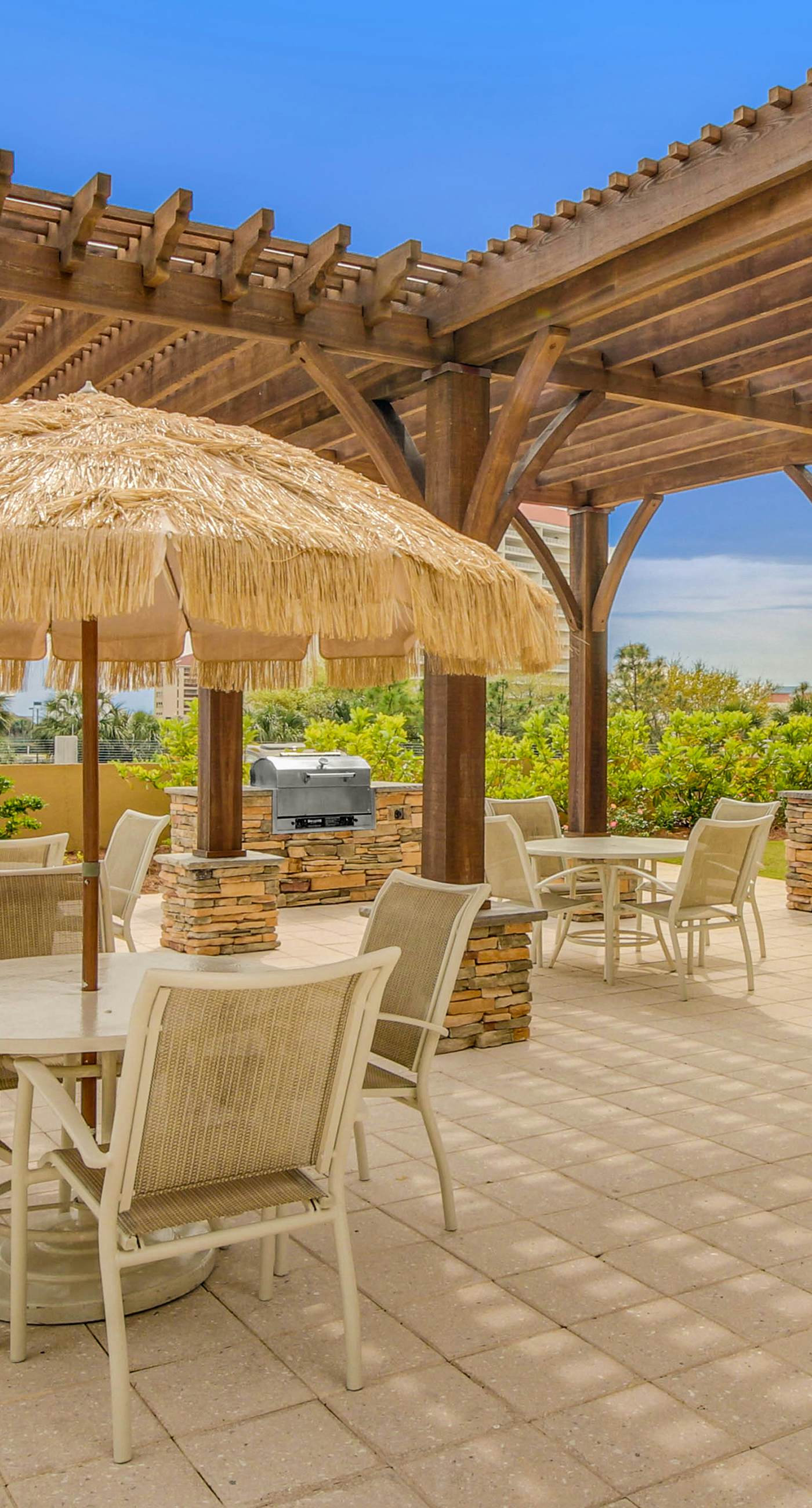 Chic Luau suite by the beach w/ epic amenities - pool, golf & marina