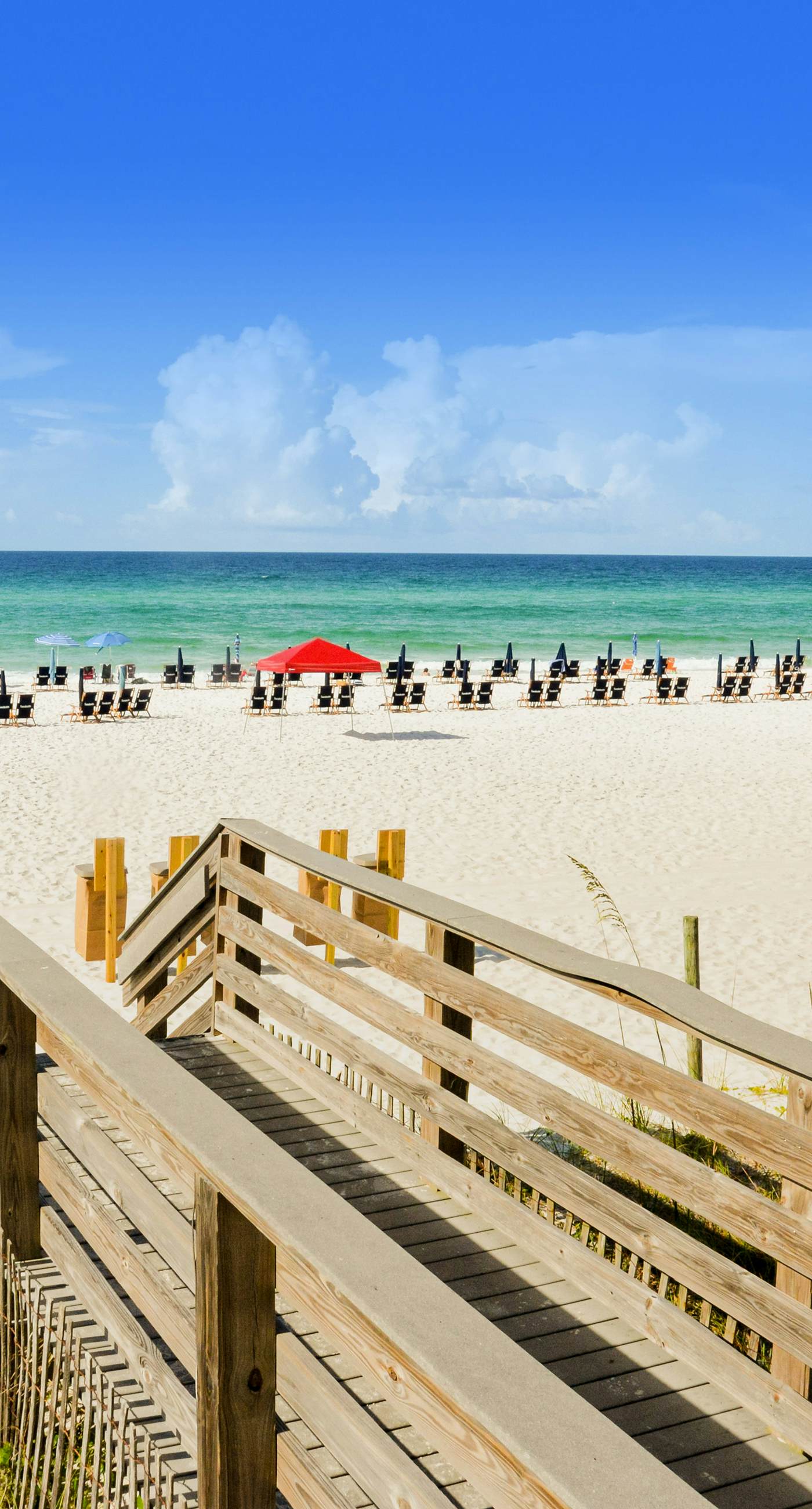 Chic Luau suite by the beach w/ epic amenities - pool, golf & marina