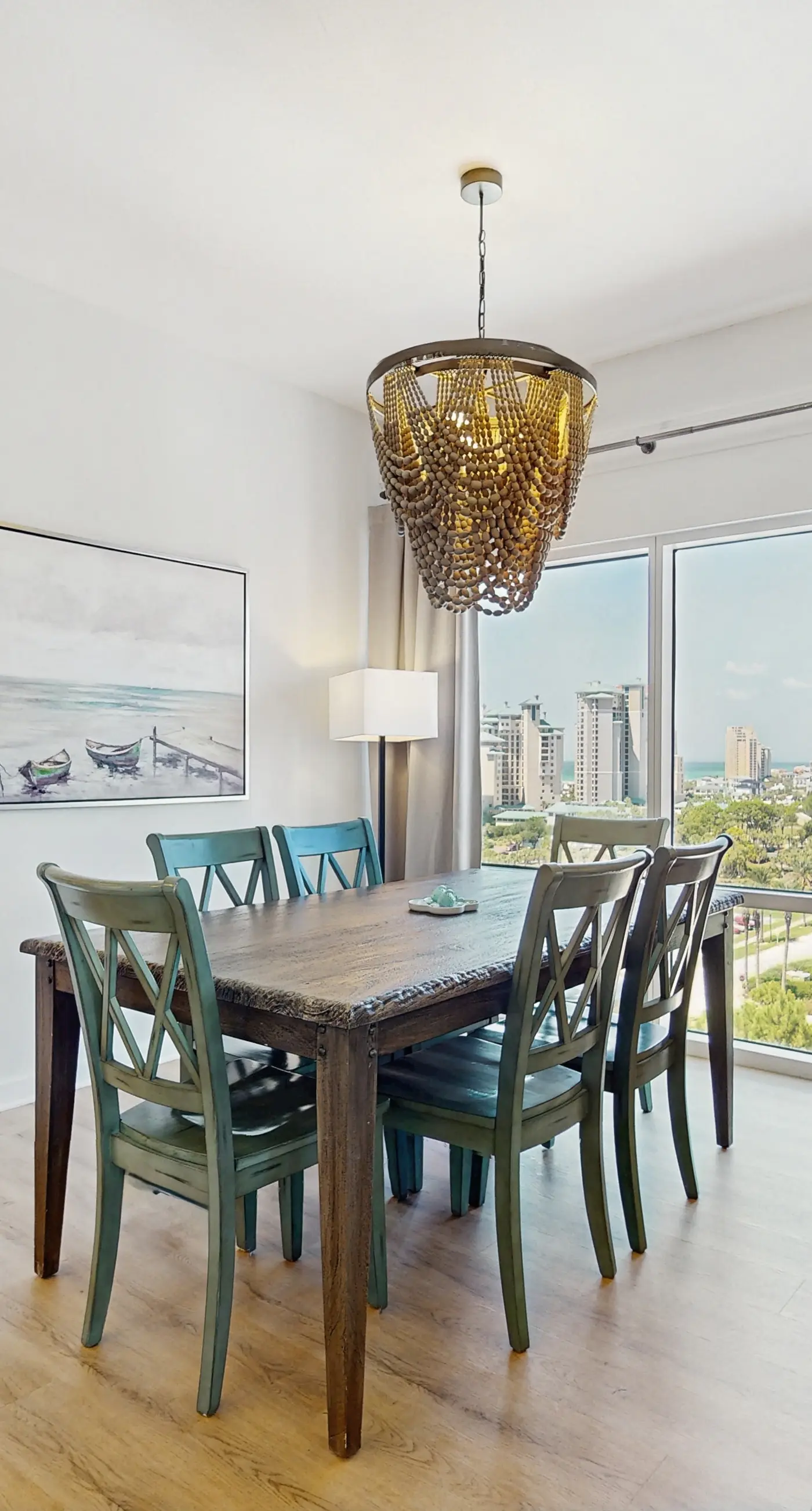 Gorgeous multi unit w full kitchen, shared pool and easy beach access