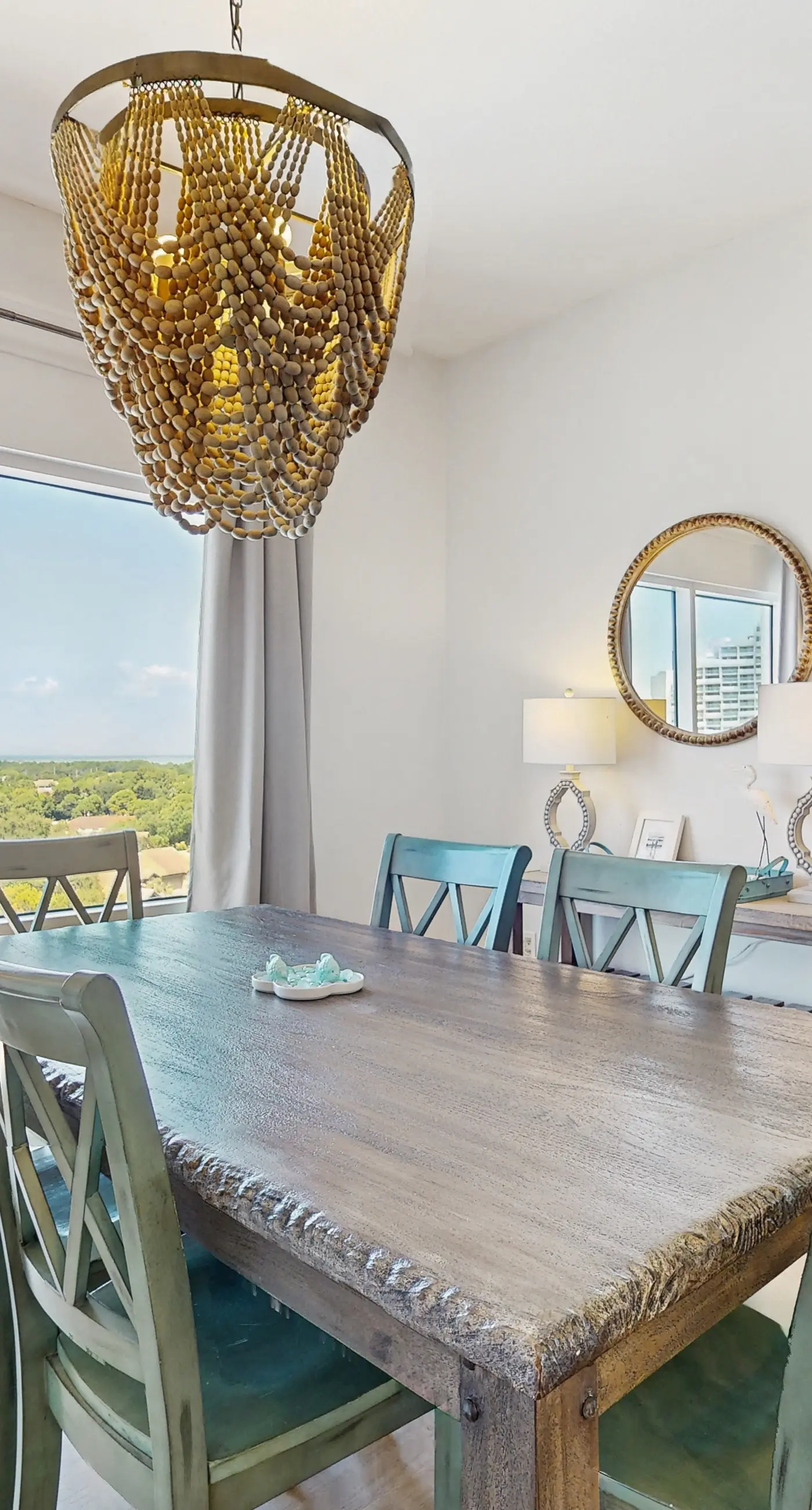 Gorgeous multi unit w full kitchen, shared pool and easy beach access