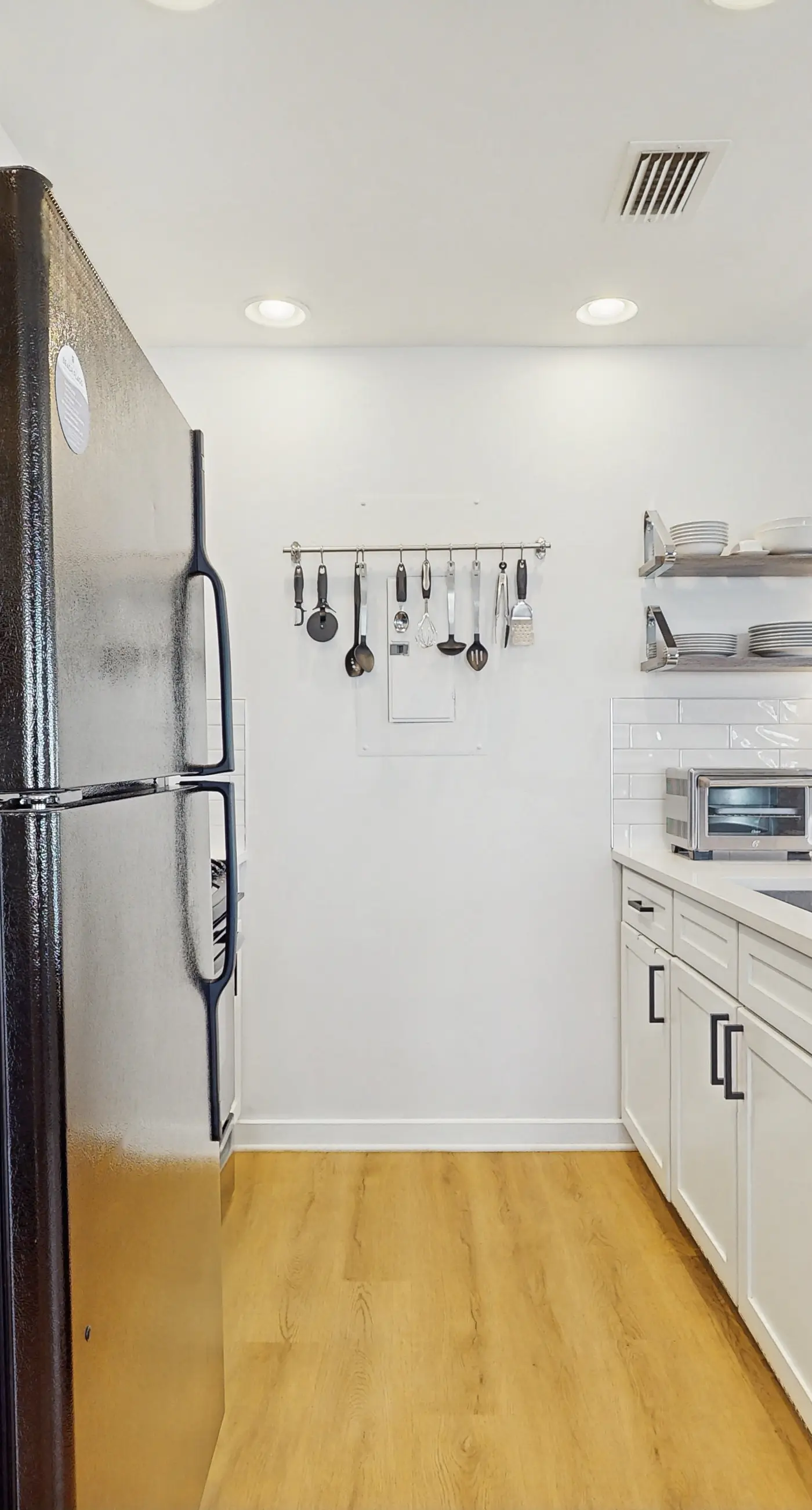 Gorgeous multi unit w full kitchen, shared pool and easy beach access