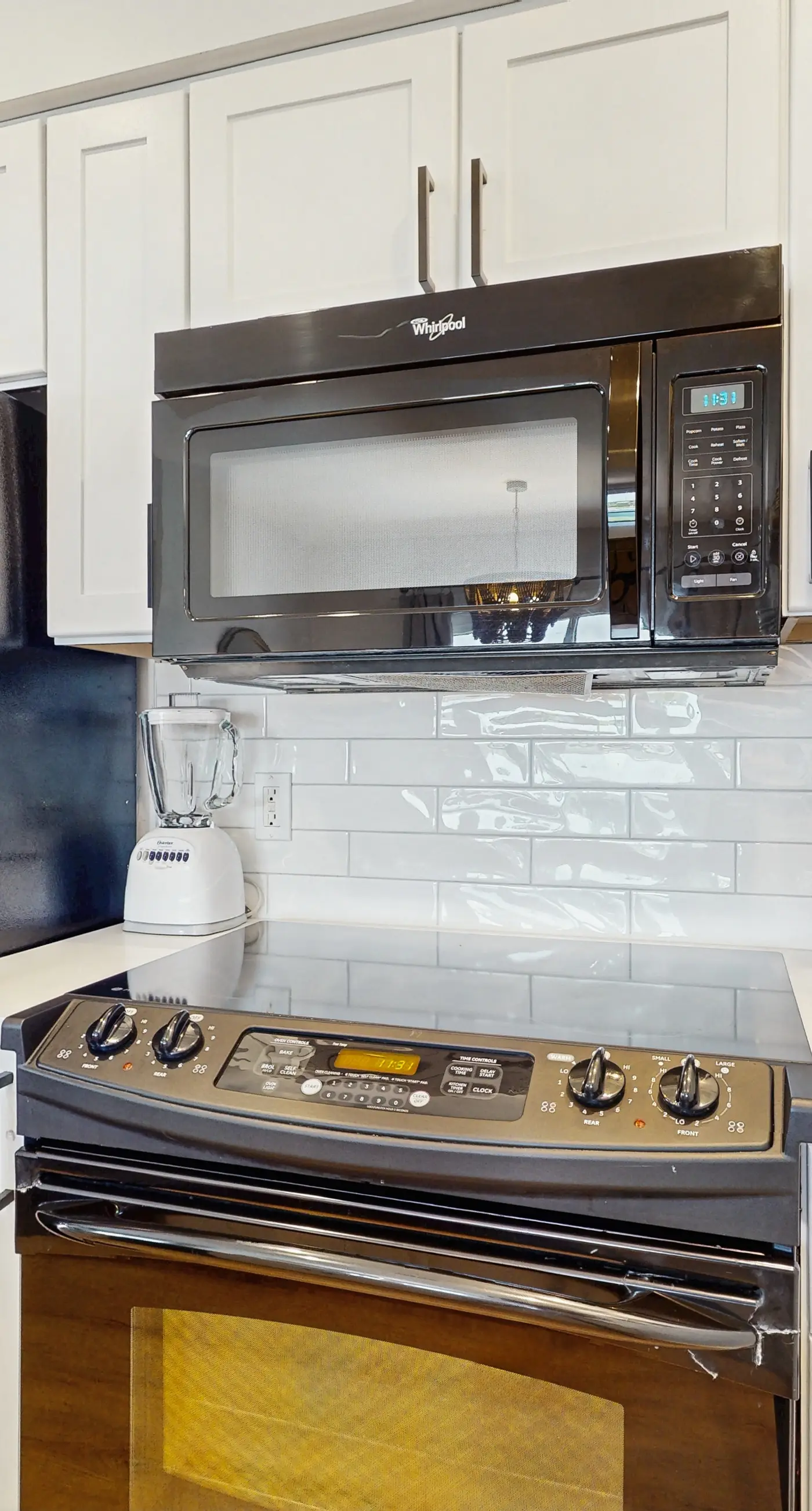 Gorgeous multi unit w full kitchen, shared pool and easy beach access