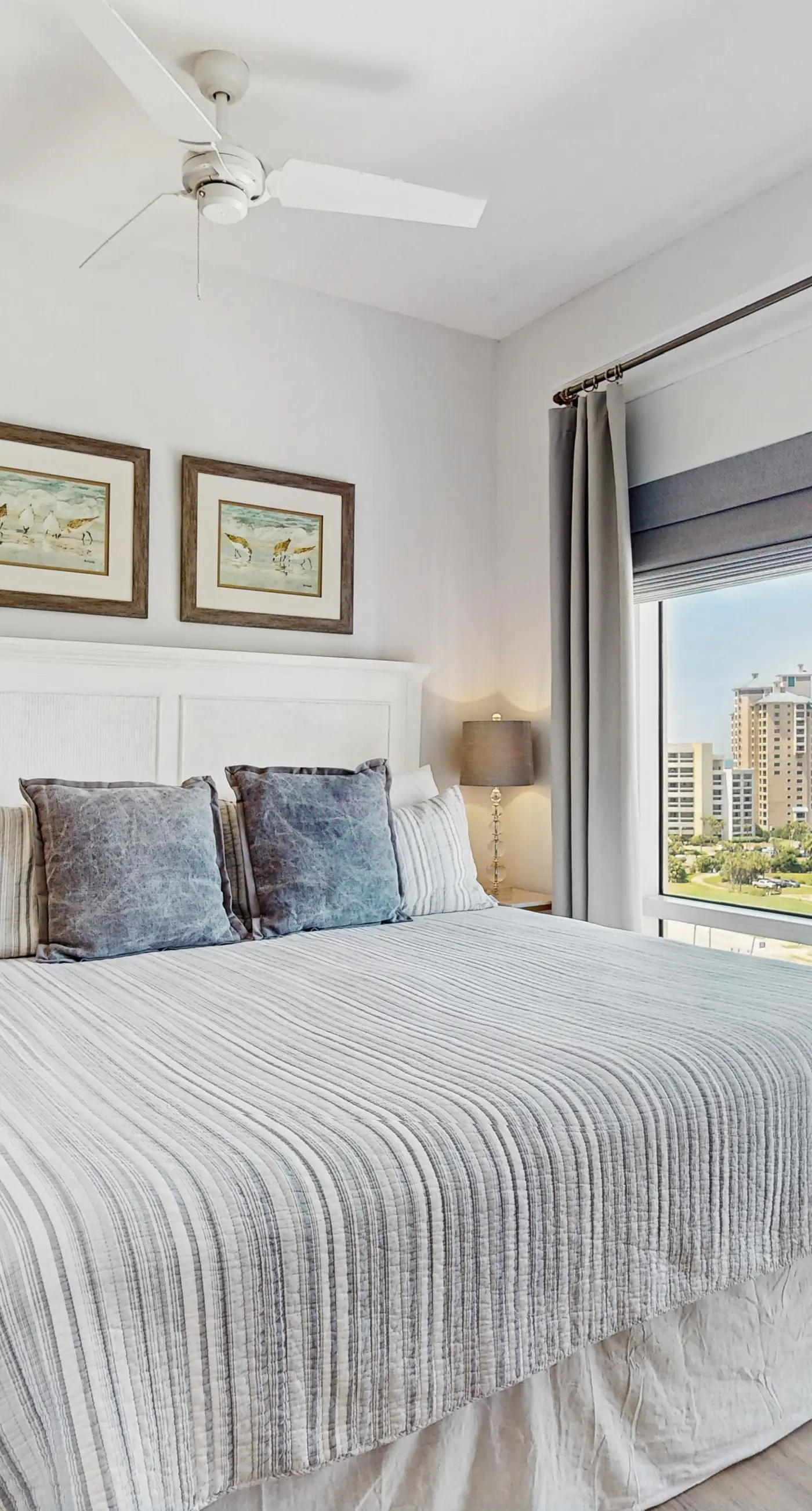 Gorgeous multi unit w full kitchen, shared pool and easy beach access