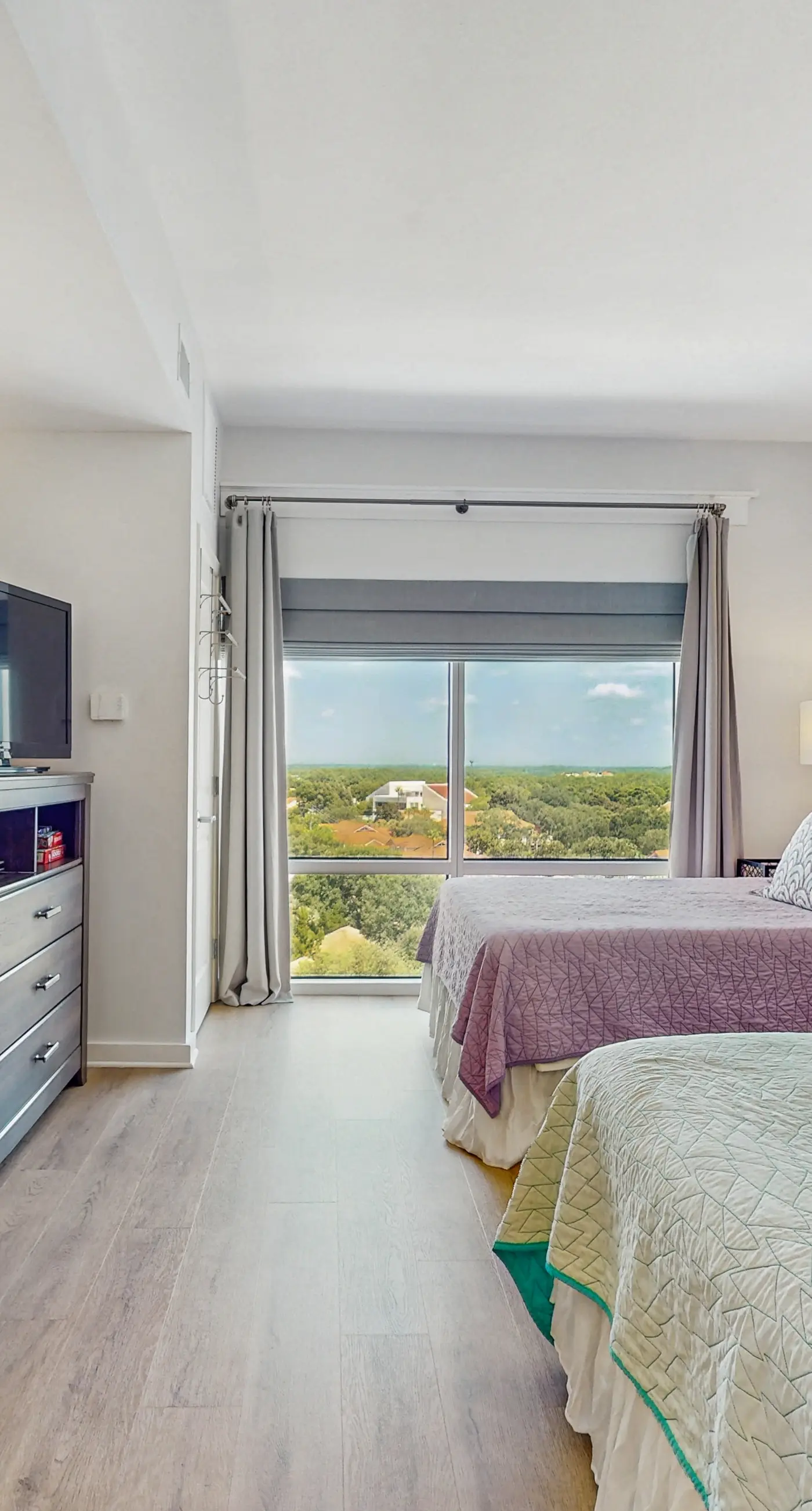 Gorgeous multi unit w full kitchen, shared pool and easy beach access