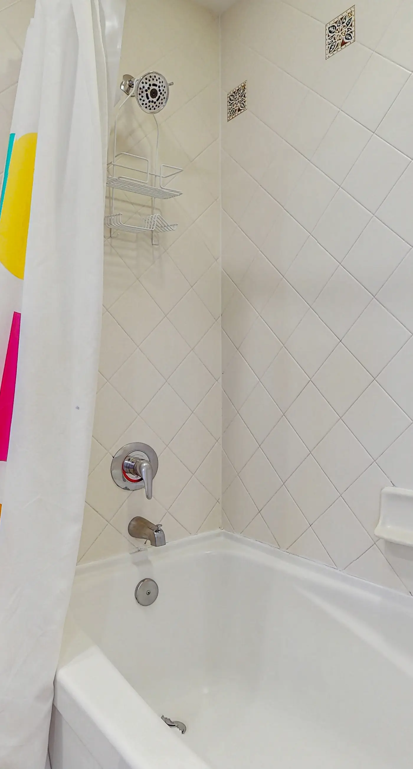 Gorgeous multi unit w full kitchen, shared pool and easy beach access