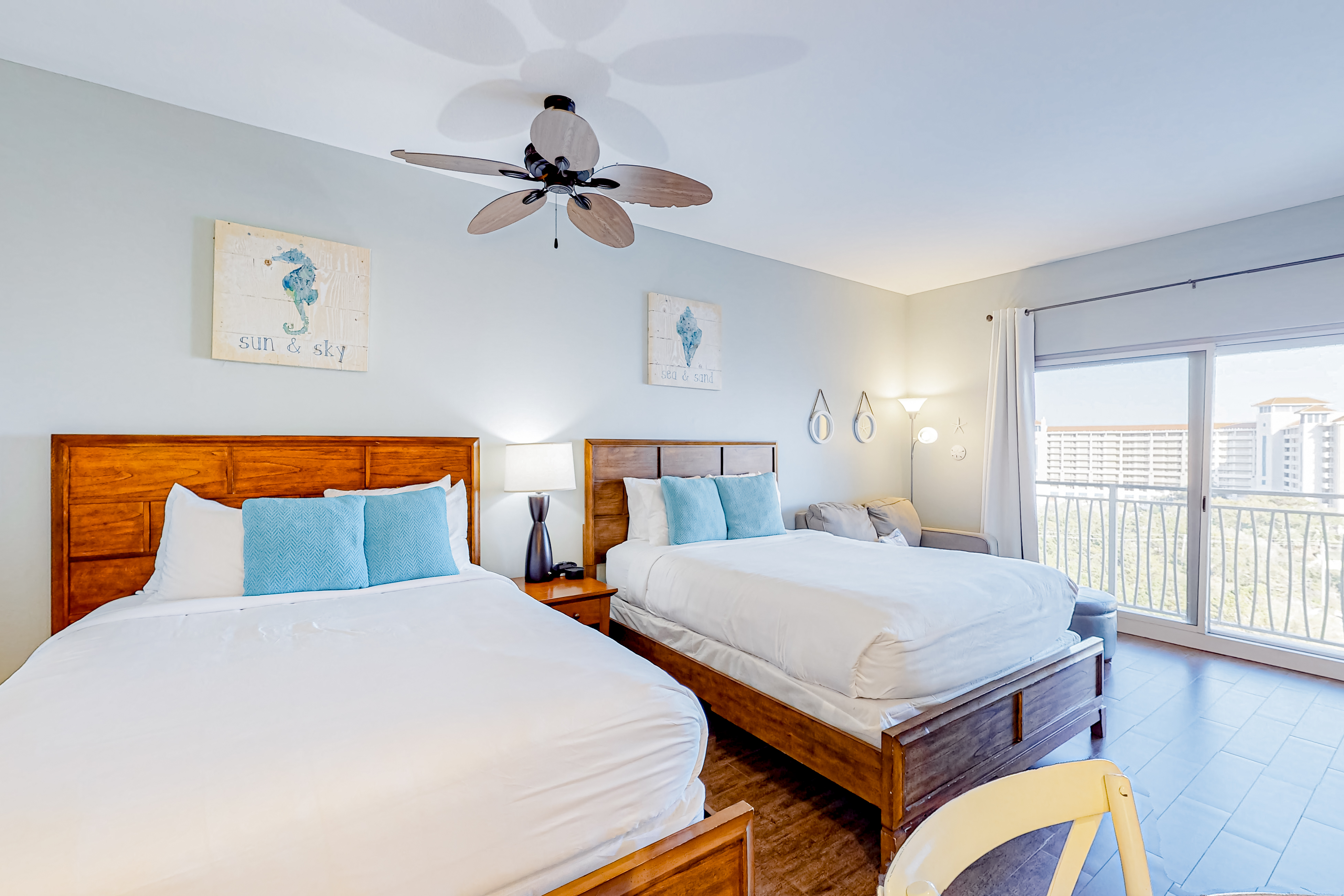 Sun-kissed 9th-floor studio w/gulf views, pools/hot tub - close to beach