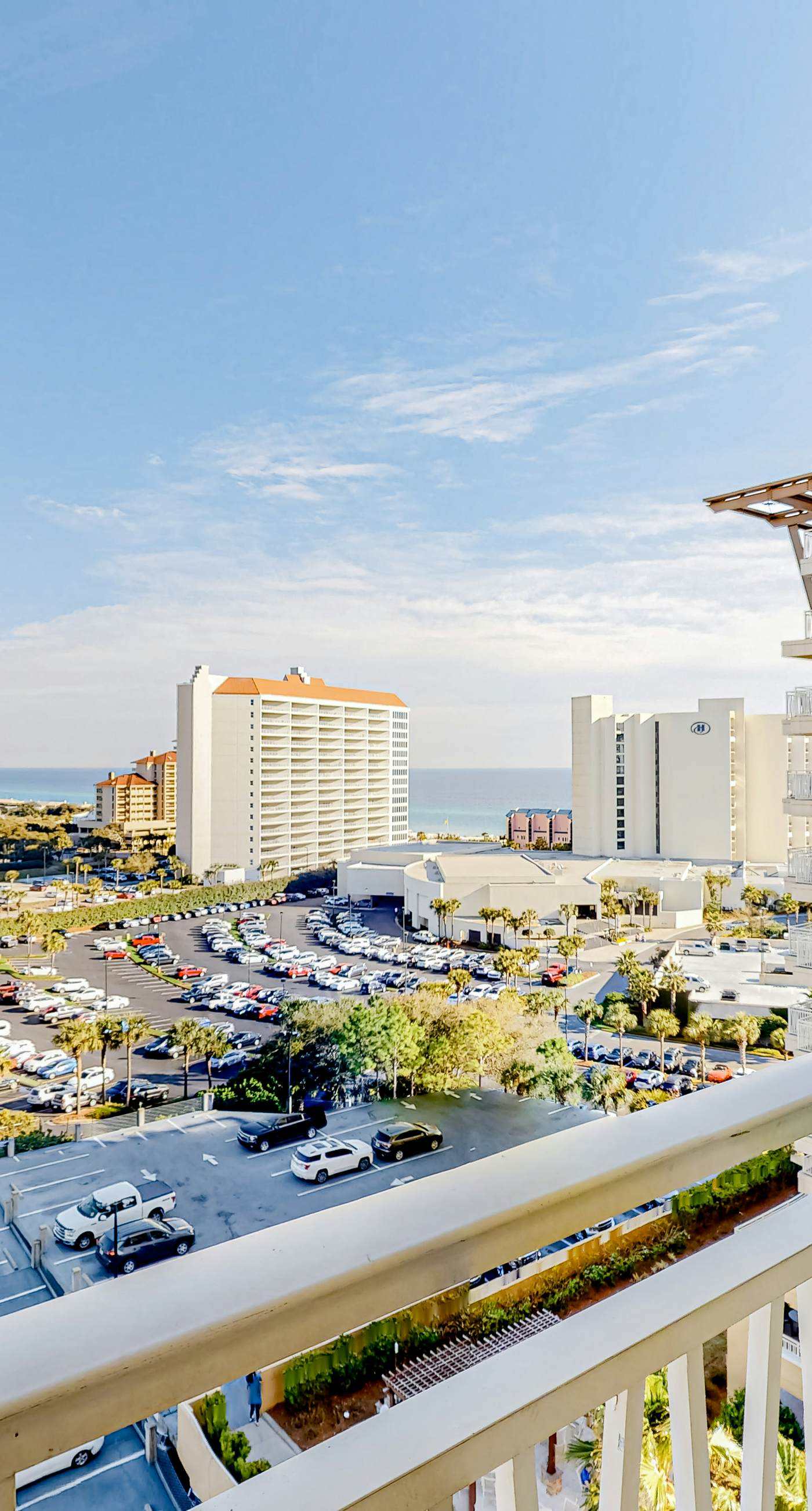 Sun-kissed 9th-floor studio w/gulf views, pools/hot tub - close to beach