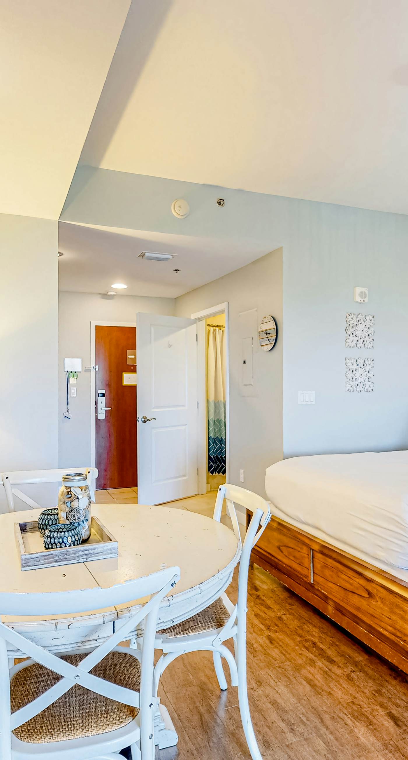 Sun-kissed 9th-floor studio w/gulf views, pools/hot tub - close to beach