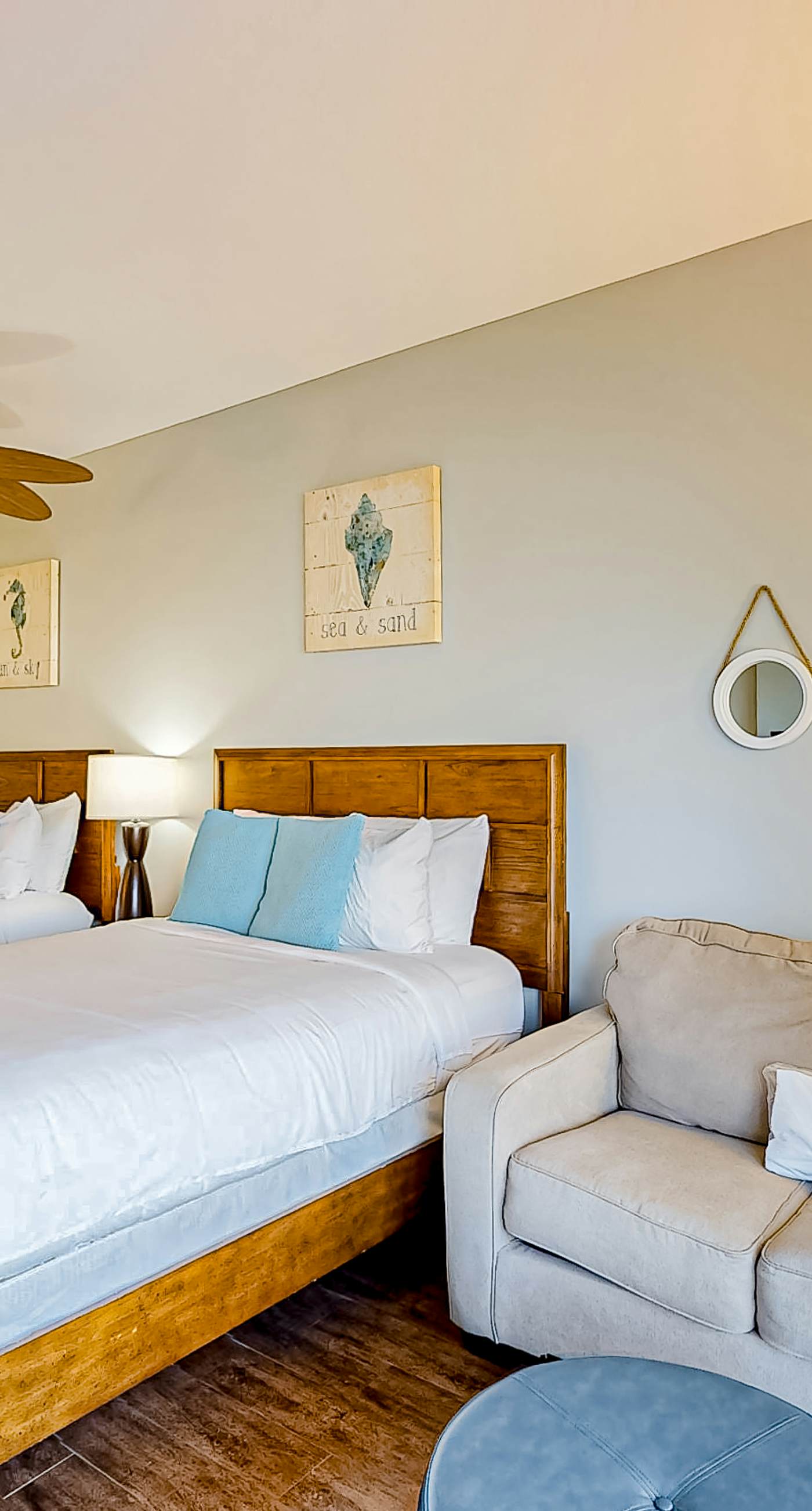 Sun-kissed 9th-floor studio w/gulf views, pools/hot tub - close to beach