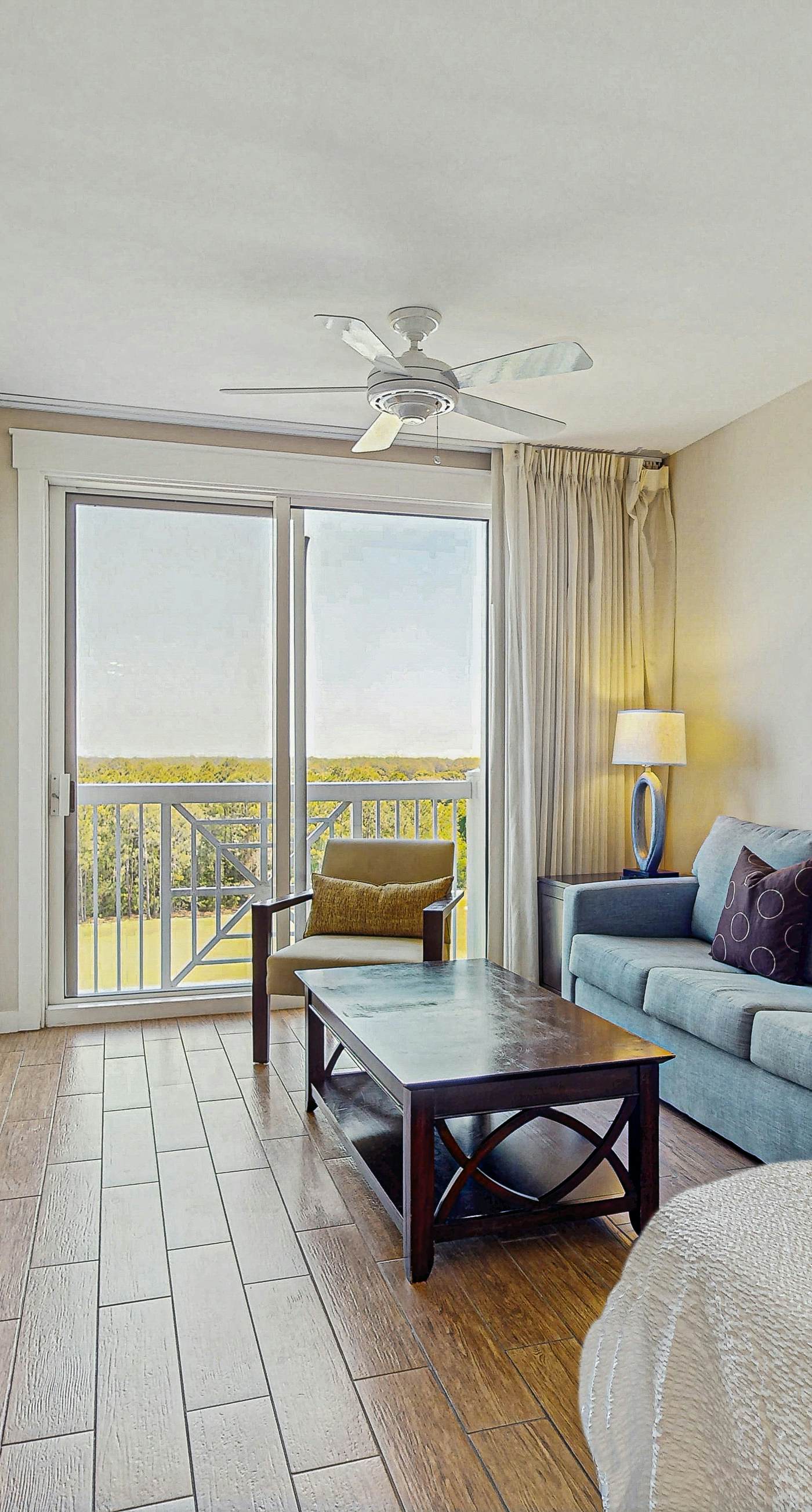 Stylish suite with a shared pool,hot tub and golf course,bay views