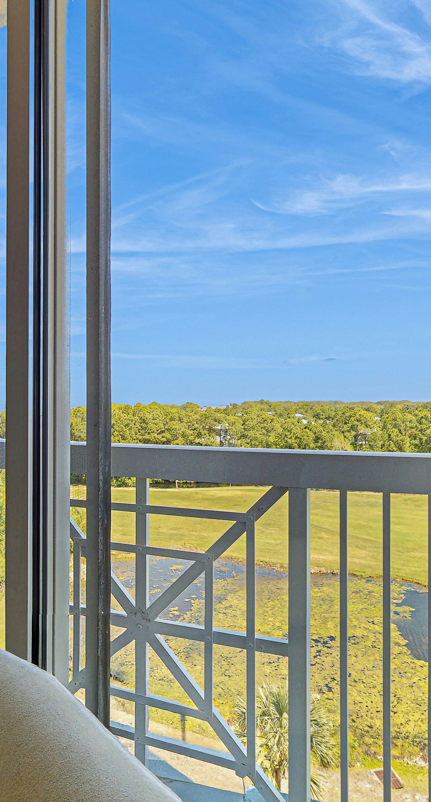 Stylish suite with a shared pool,hot tub and golf course,bay views