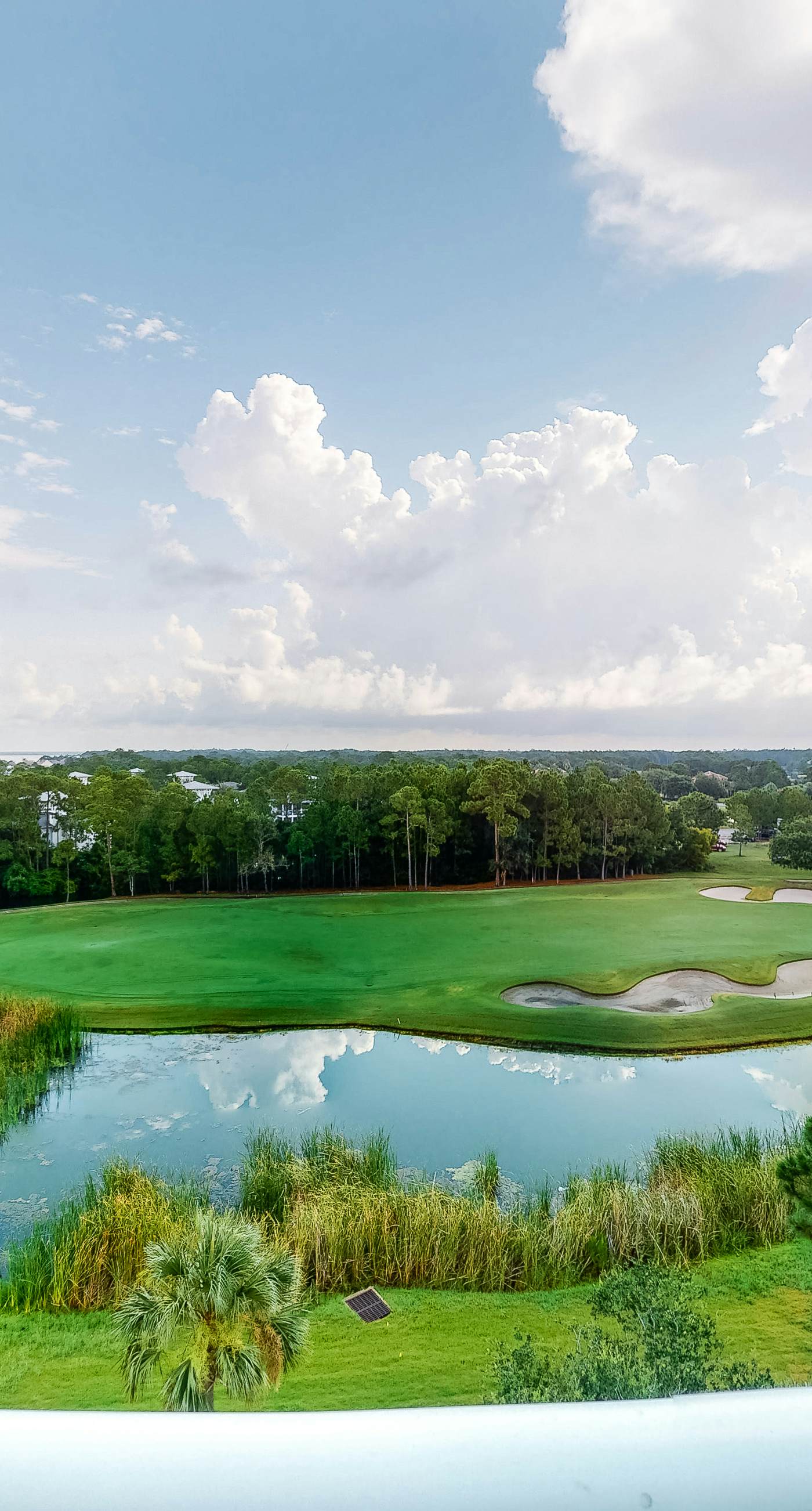 Stylish suite with a shared pool,hot tub and golf course,bay views