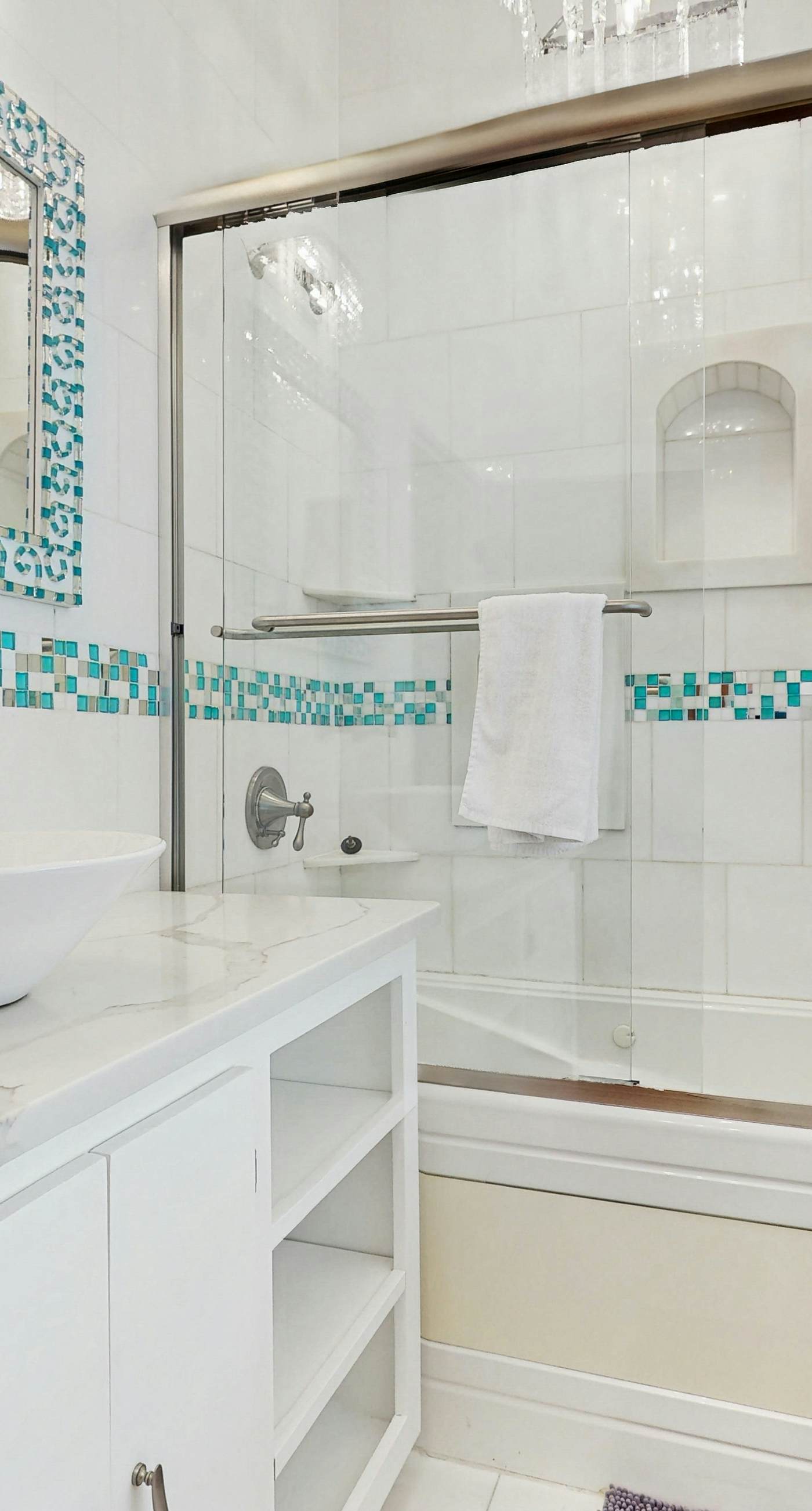 Cozy coastal condo with shared pool and beach access, close to everything