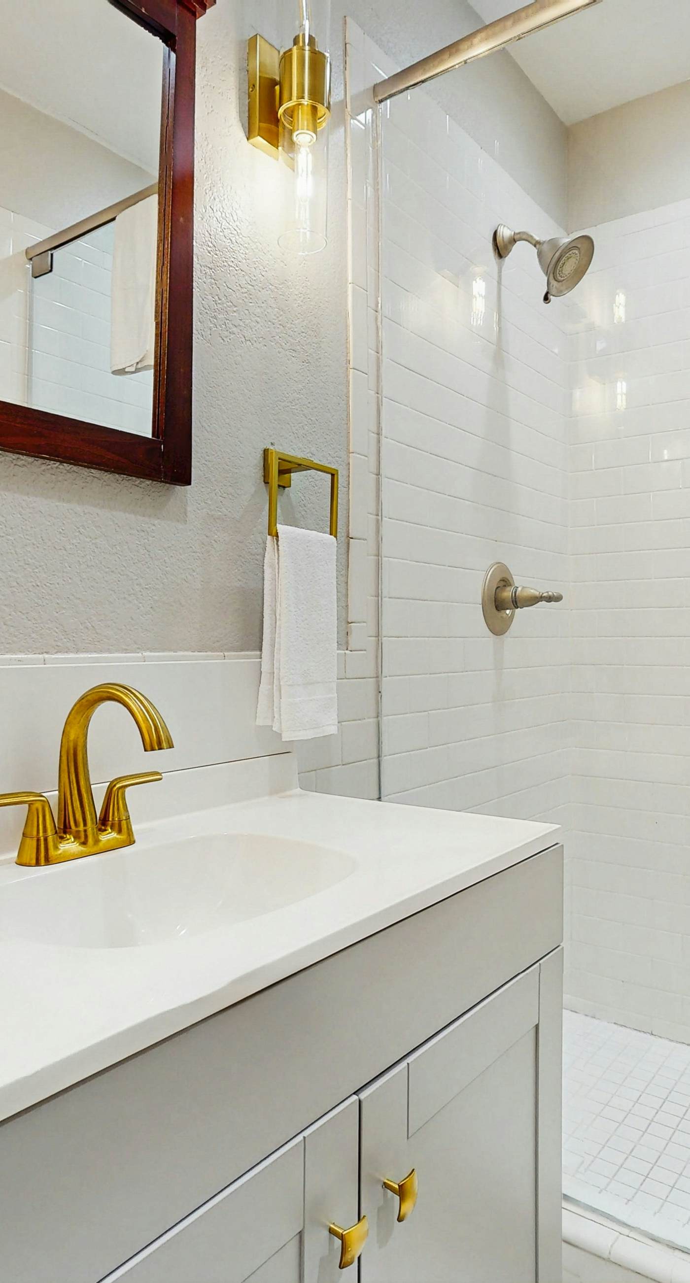 Cozy coastal condo with shared pool and beach access, close to everything