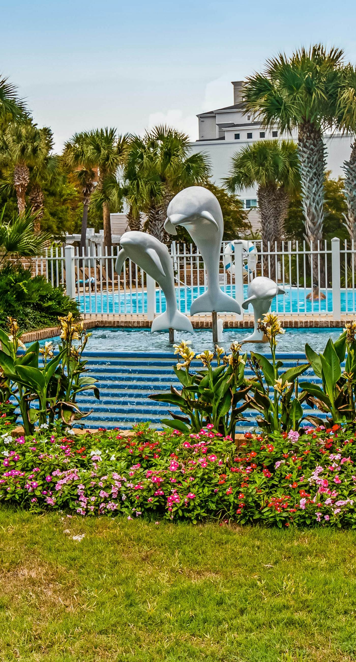 Cozy coastal condo with shared pool and beach access, close to everything