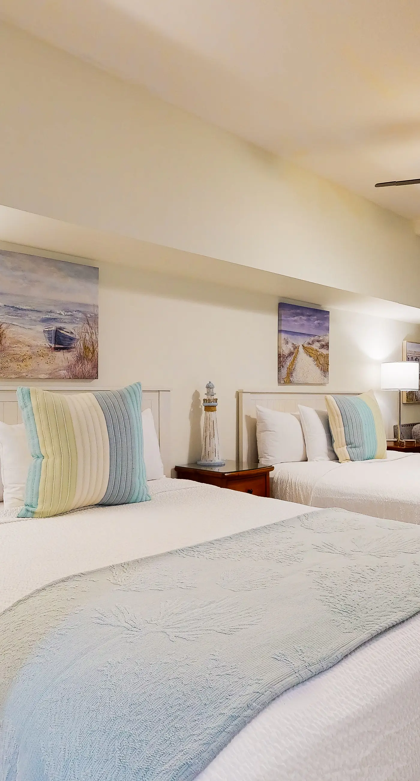 Cozy efficiency with kitchenette, shared pool and beach access