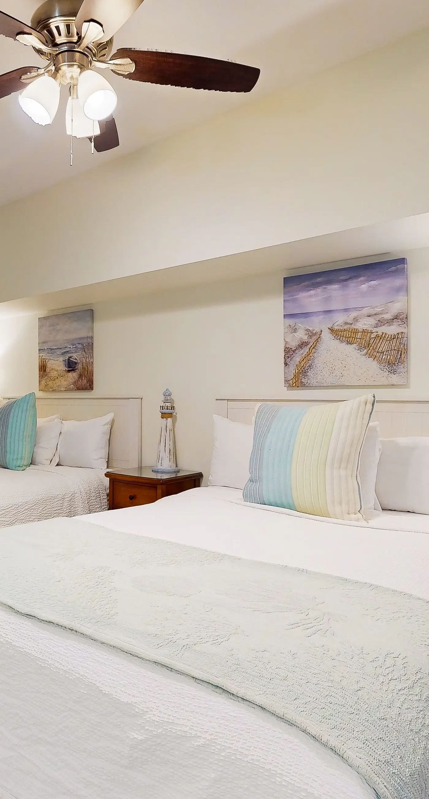 Cozy efficiency with kitchenette, shared pool and beach access