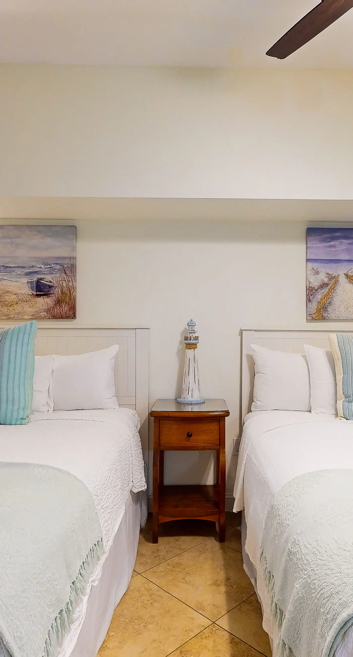 Cozy efficiency with kitchenette, shared pool and beach access