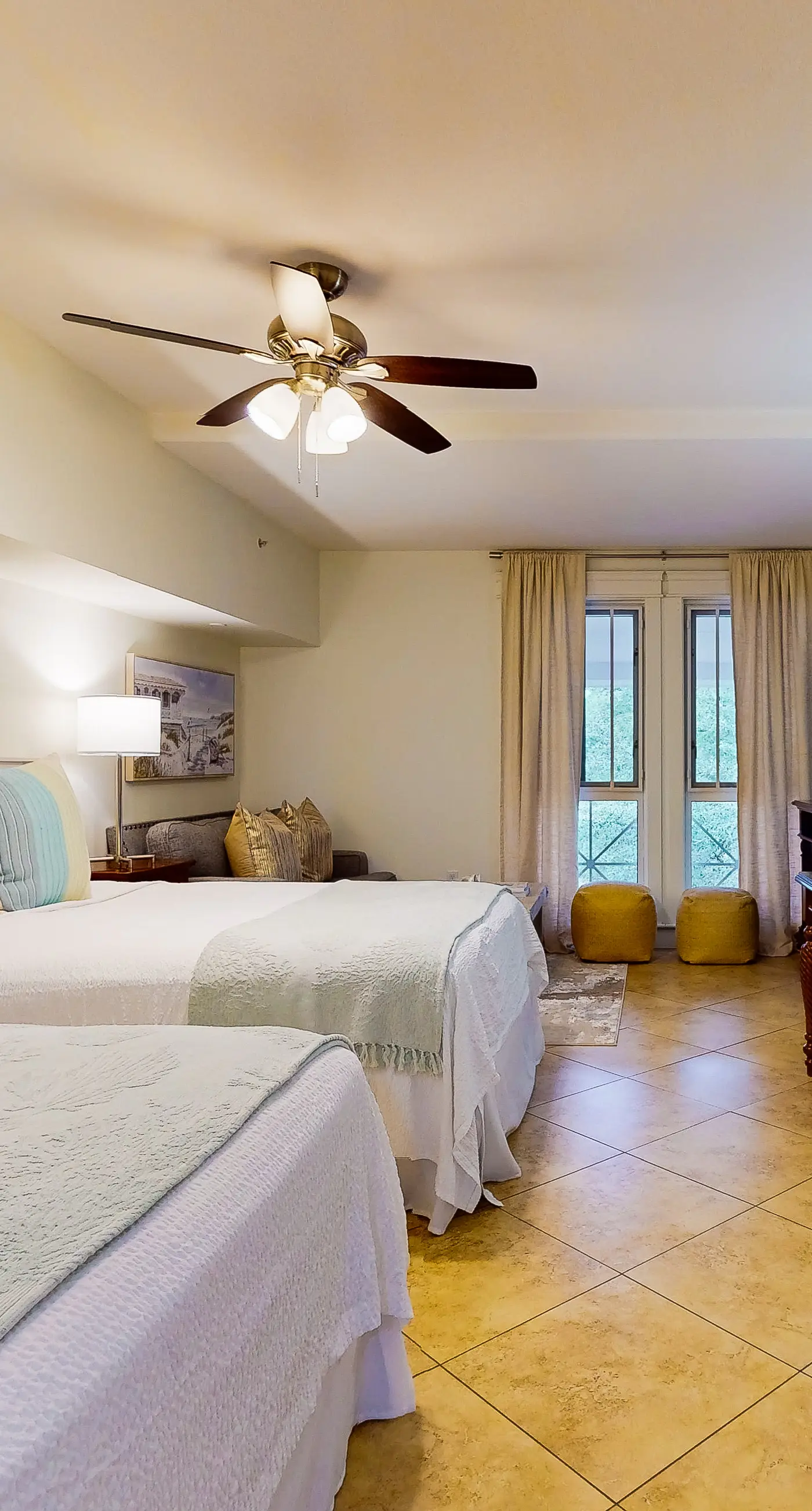 Cozy efficiency with kitchenette, shared pool and beach access