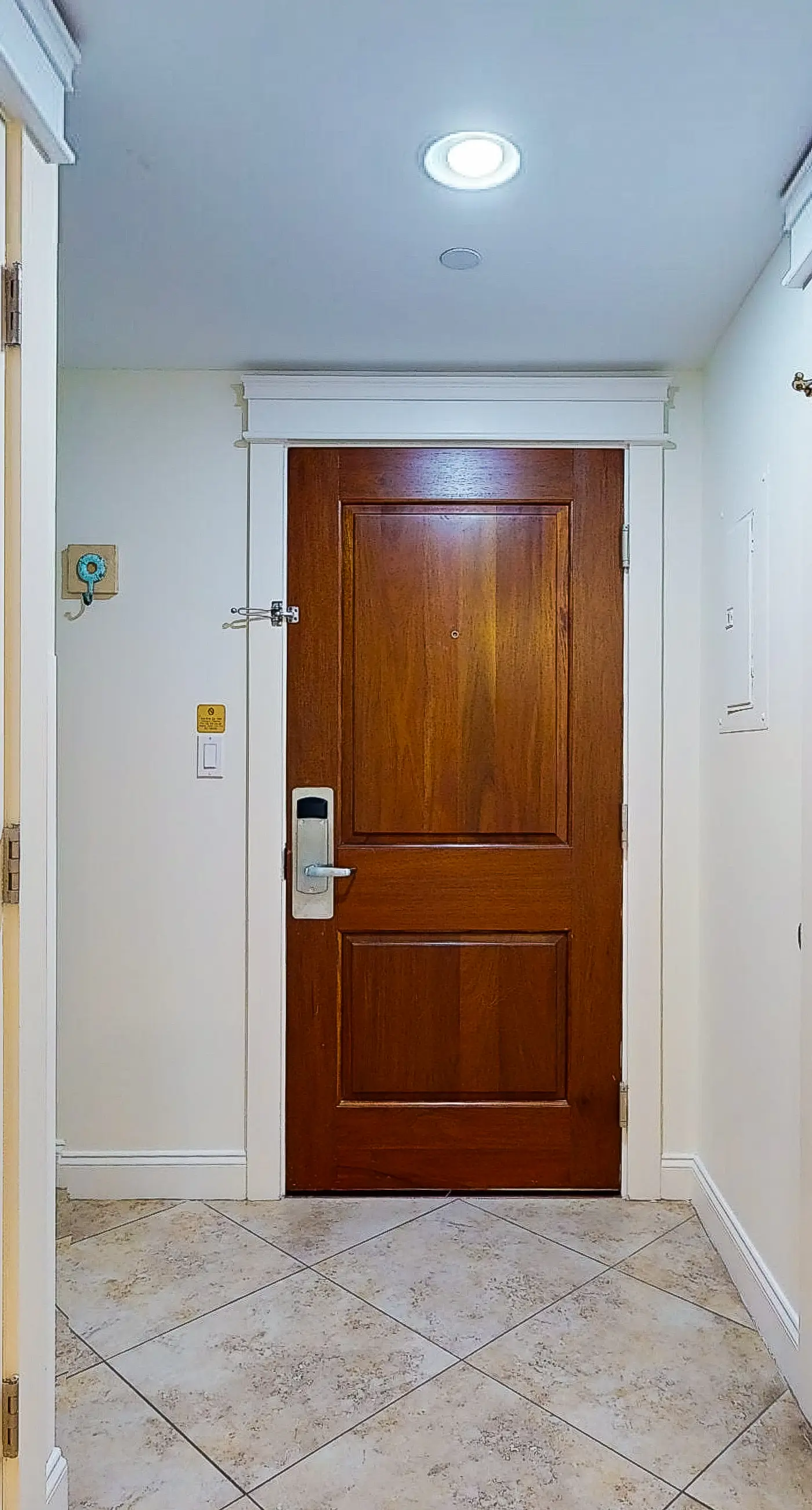 Cozy efficiency with kitchenette, shared pool and beach access