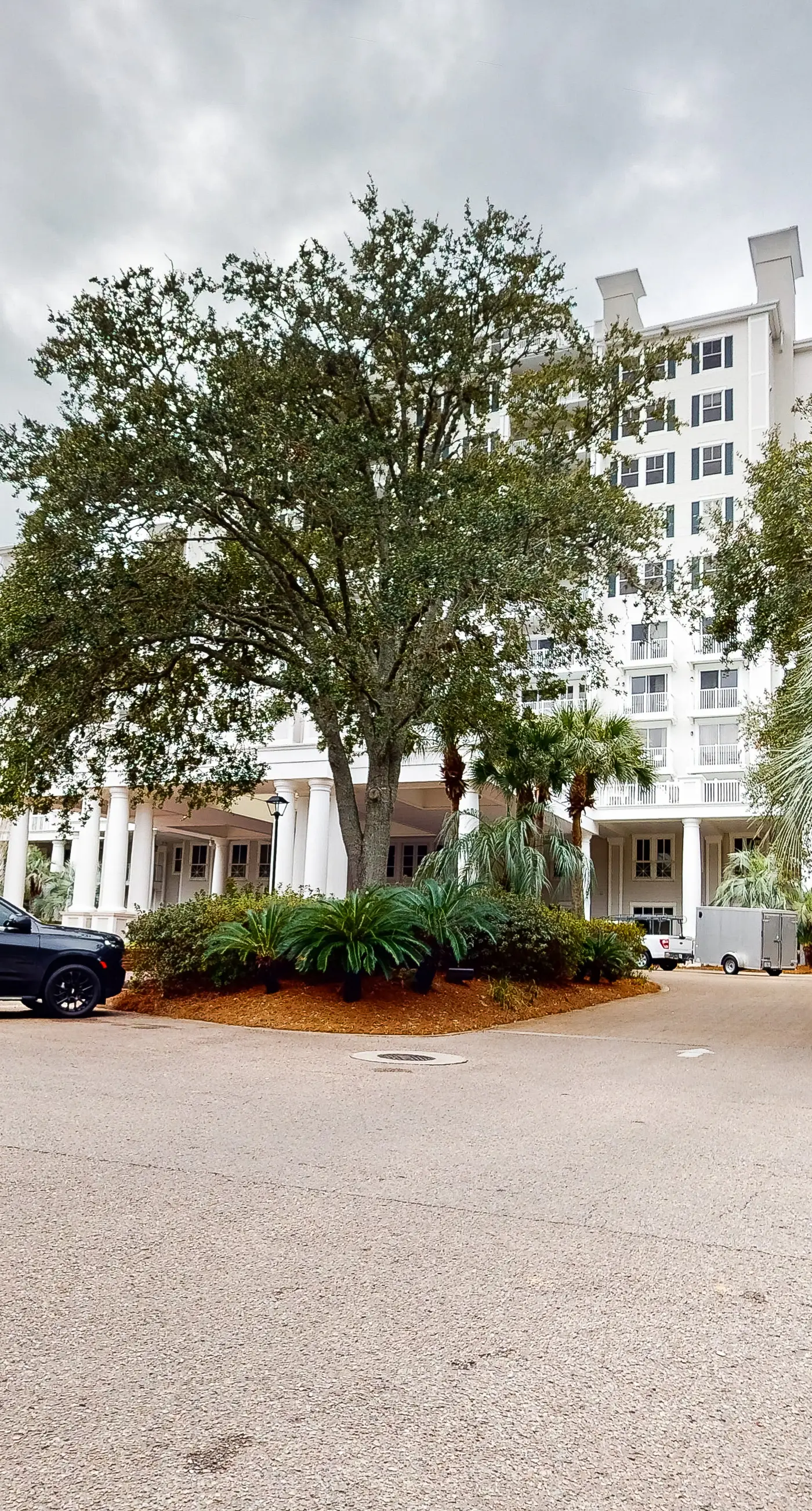 Cozy efficiency with kitchenette, shared pool and beach access