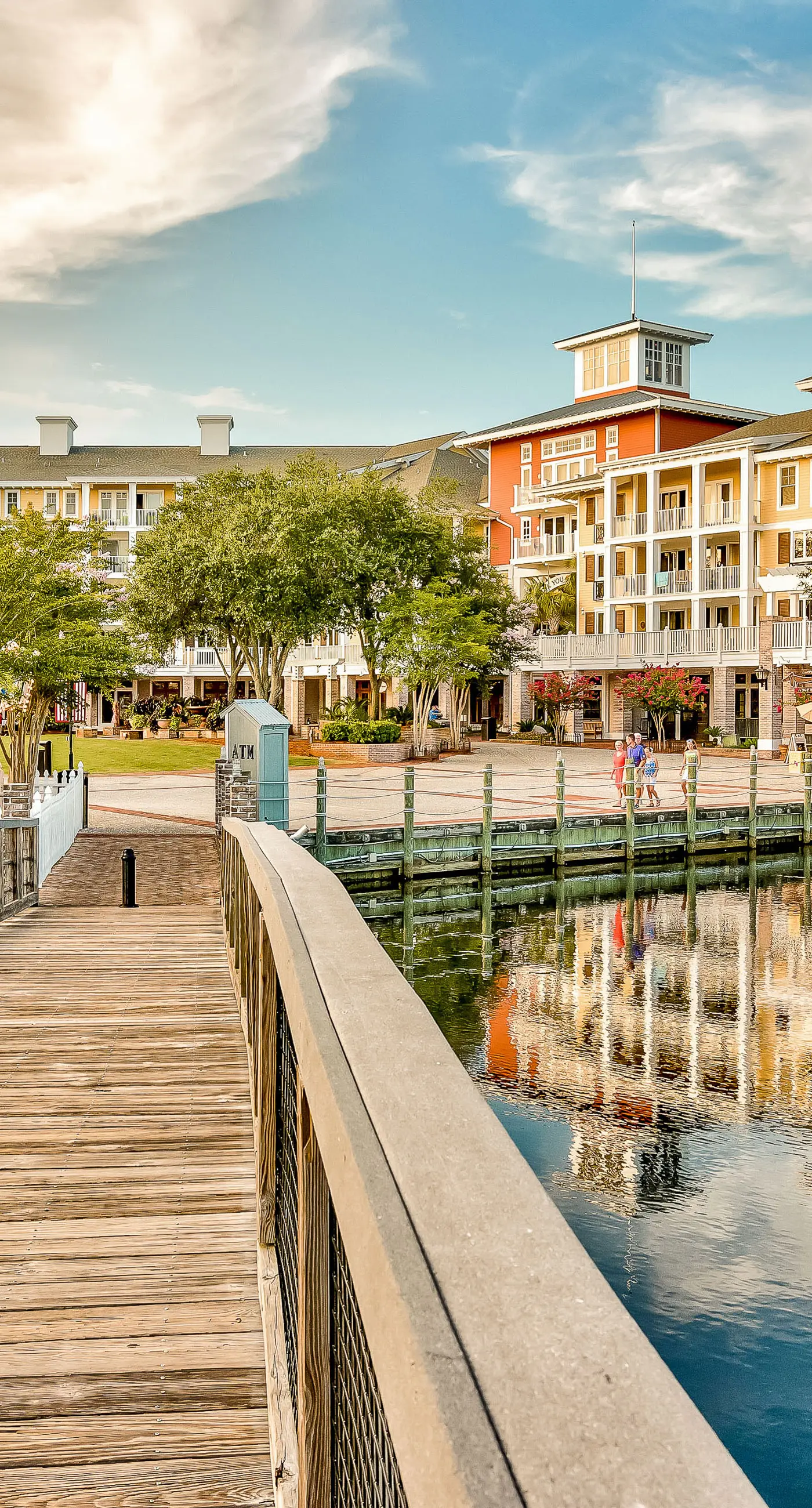 Cozy efficiency with kitchenette, shared pool and beach access