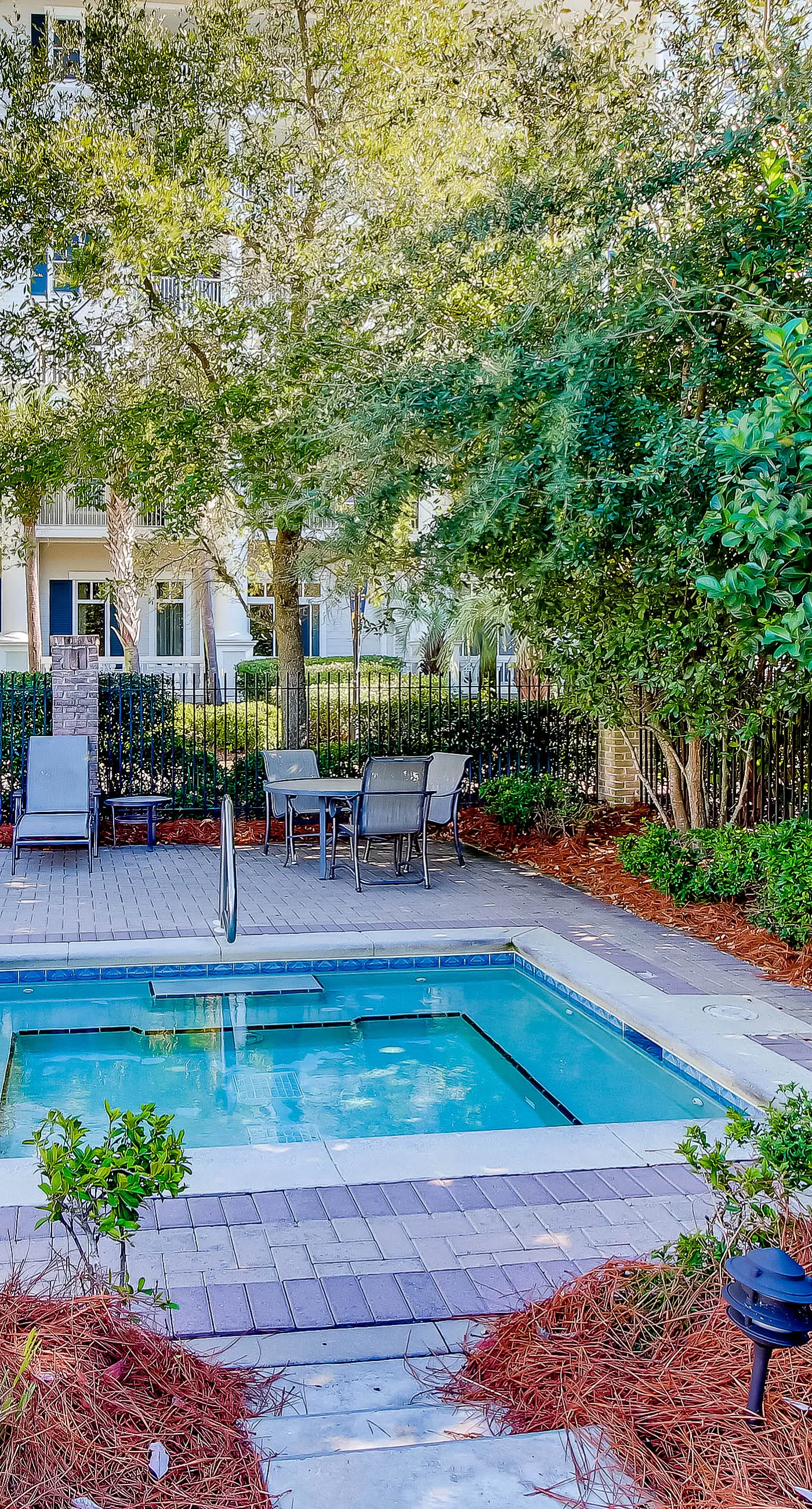 Cozy efficiency with kitchenette, shared pool and beach access