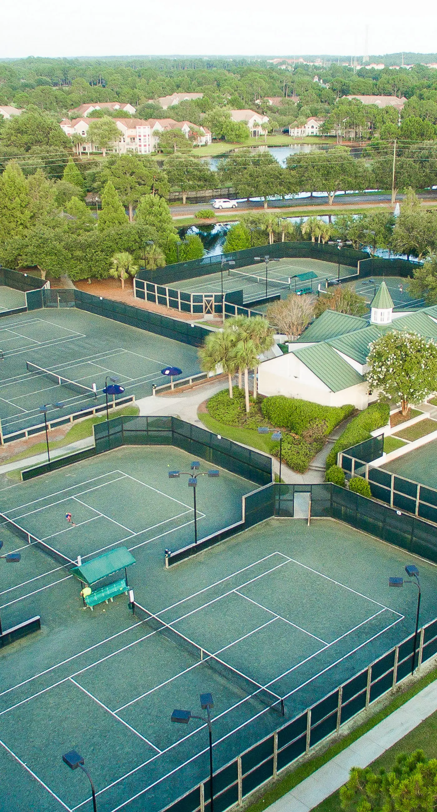 Cozy efficiency with kitchenette, shared pool and beach access