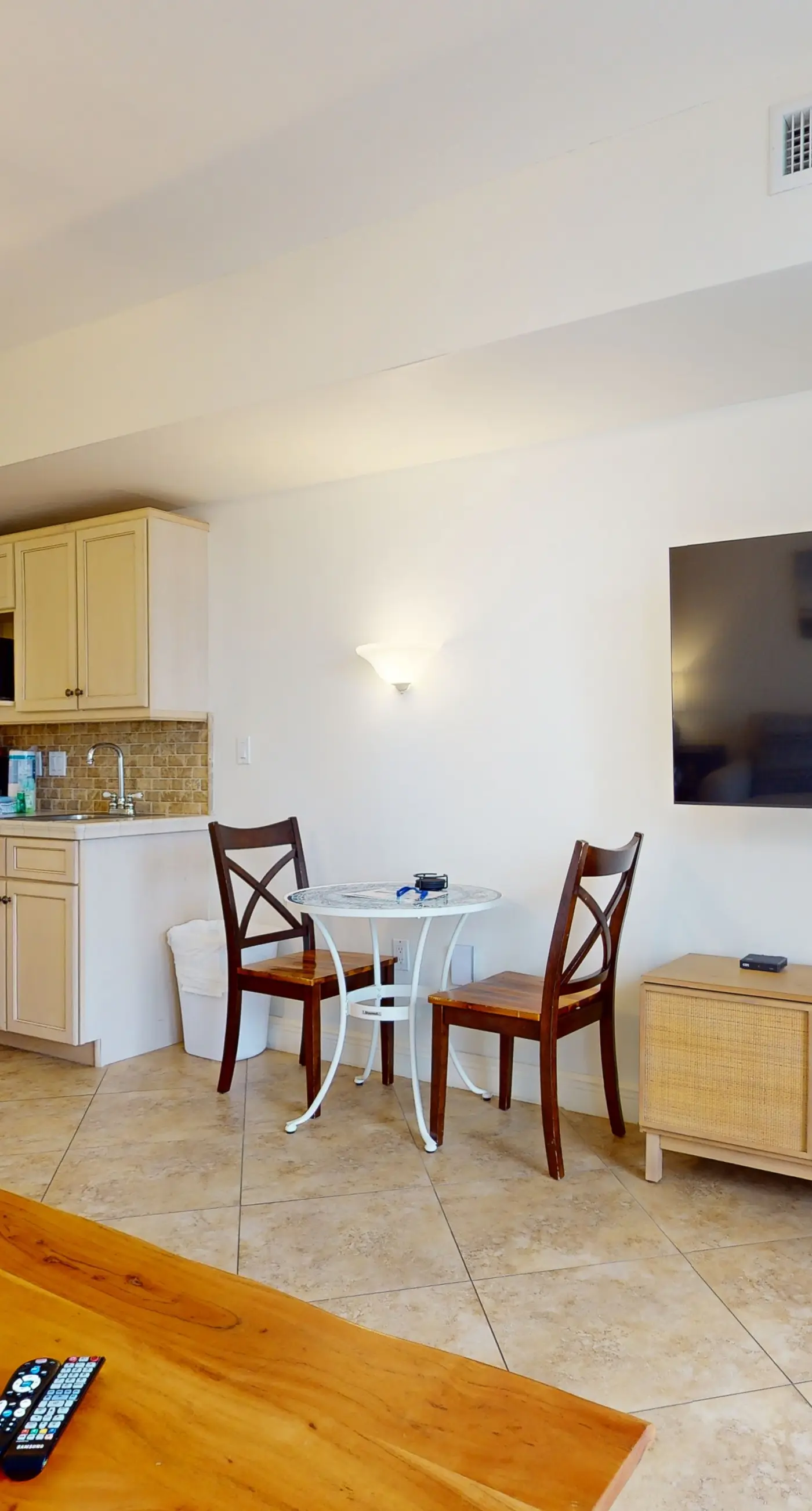 Comfortable studio with pool, hot tub, high-speed WiFi & central AC