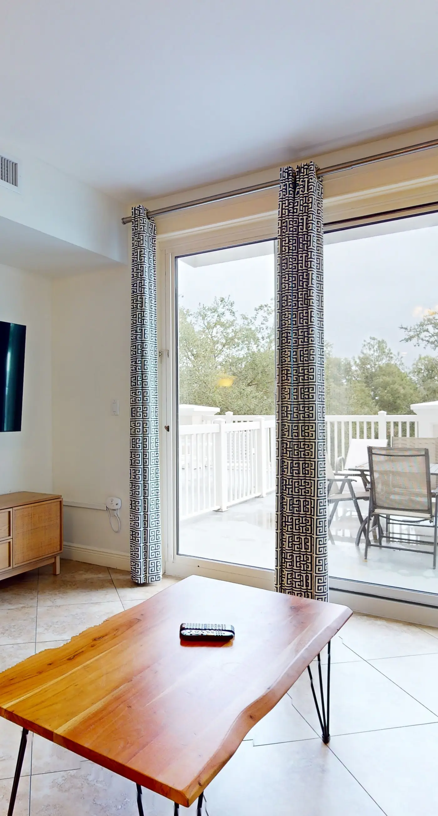 Comfortable studio with pool, hot tub, high-speed WiFi & central AC