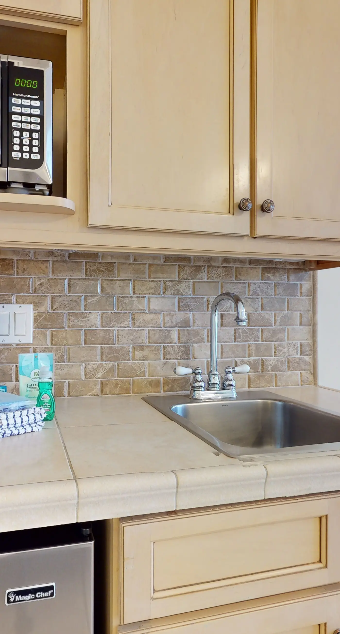 Comfortable studio with pool, hot tub, high-speed WiFi & central AC