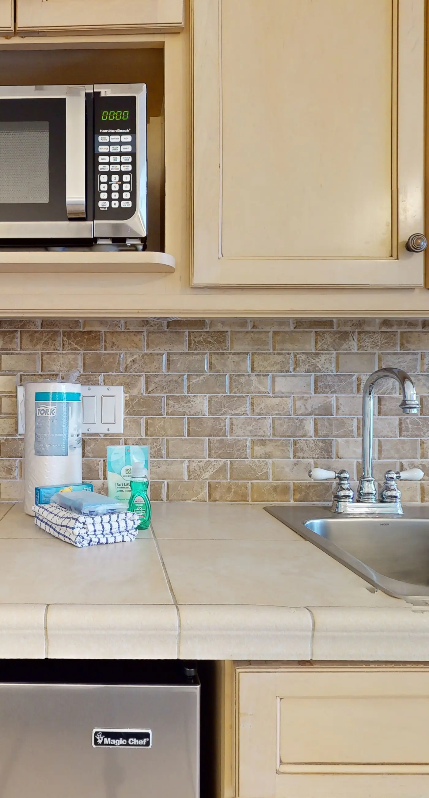 Comfortable studio with pool, hot tub, high-speed WiFi & central AC