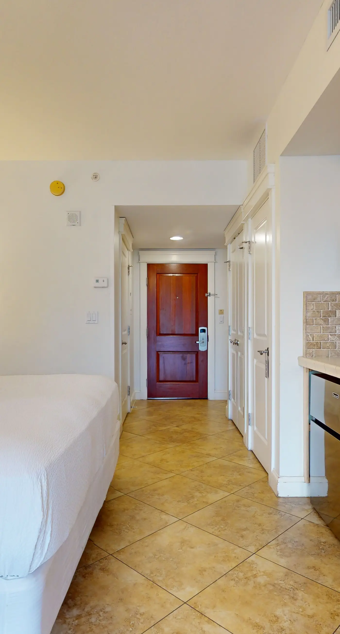 Comfortable studio with pool, hot tub, high-speed WiFi & central AC