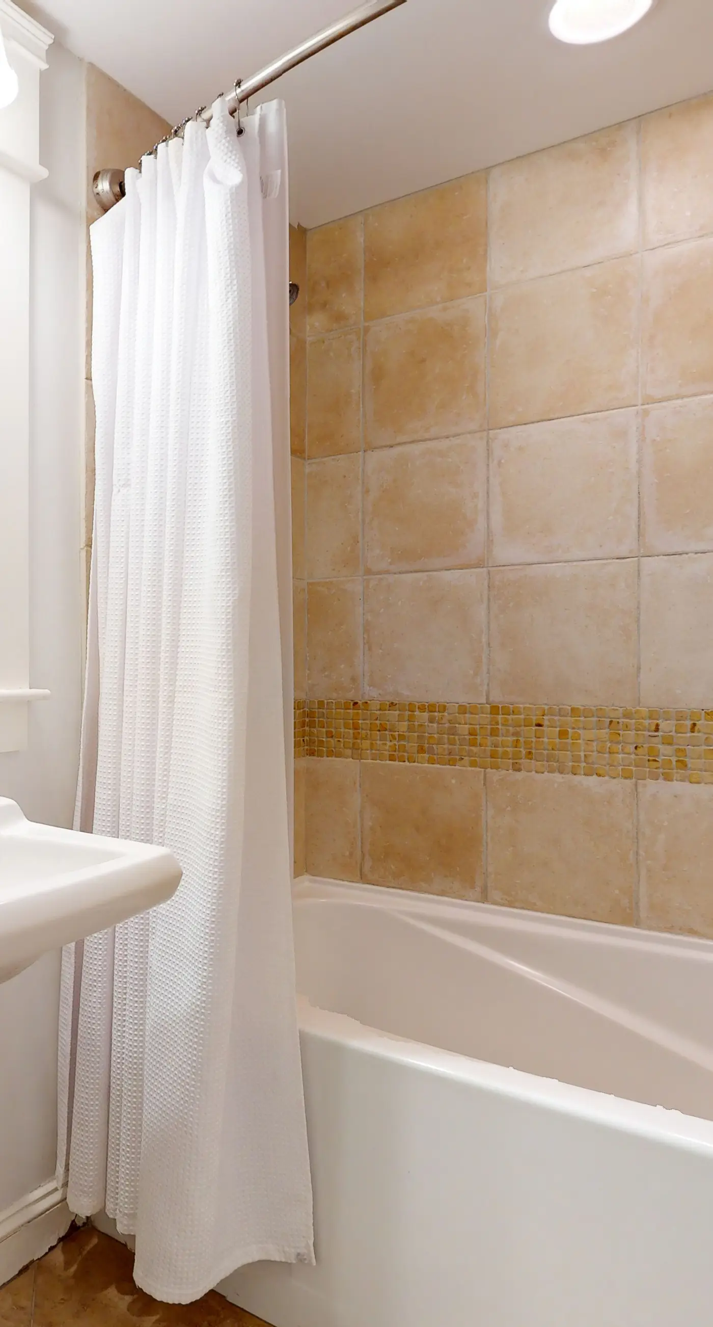 Comfortable studio with pool, hot tub, high-speed WiFi & central AC