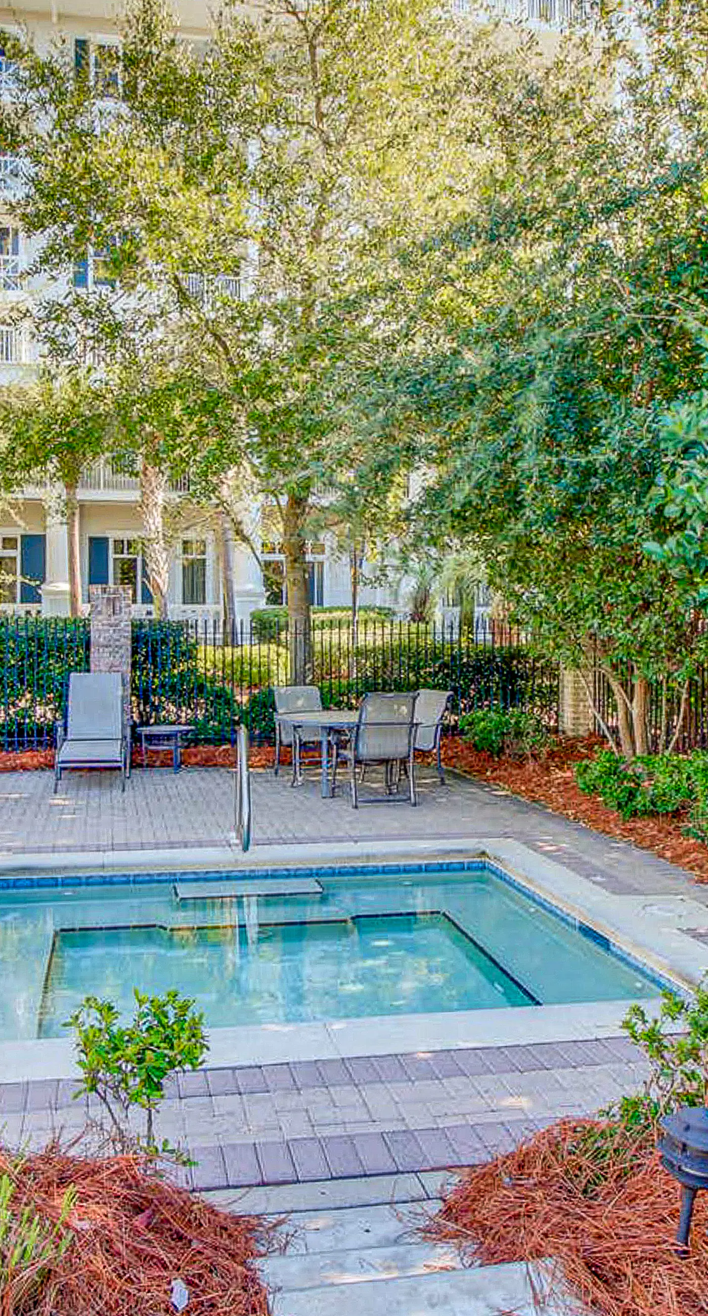 Comfortable studio with pool, hot tub, high-speed WiFi & central AC