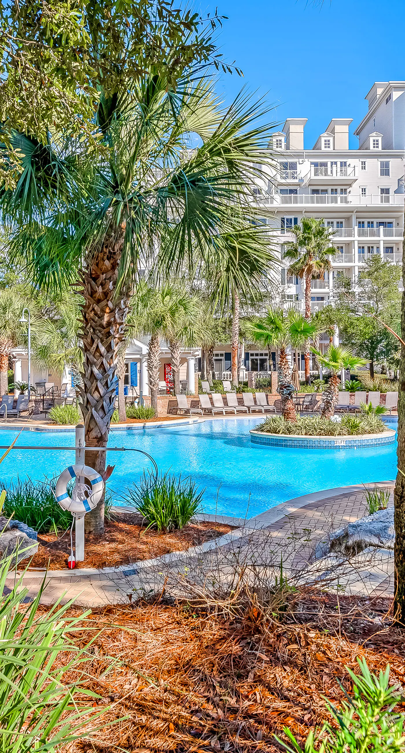 Comfortable studio with pool, hot tub, high-speed WiFi & central AC