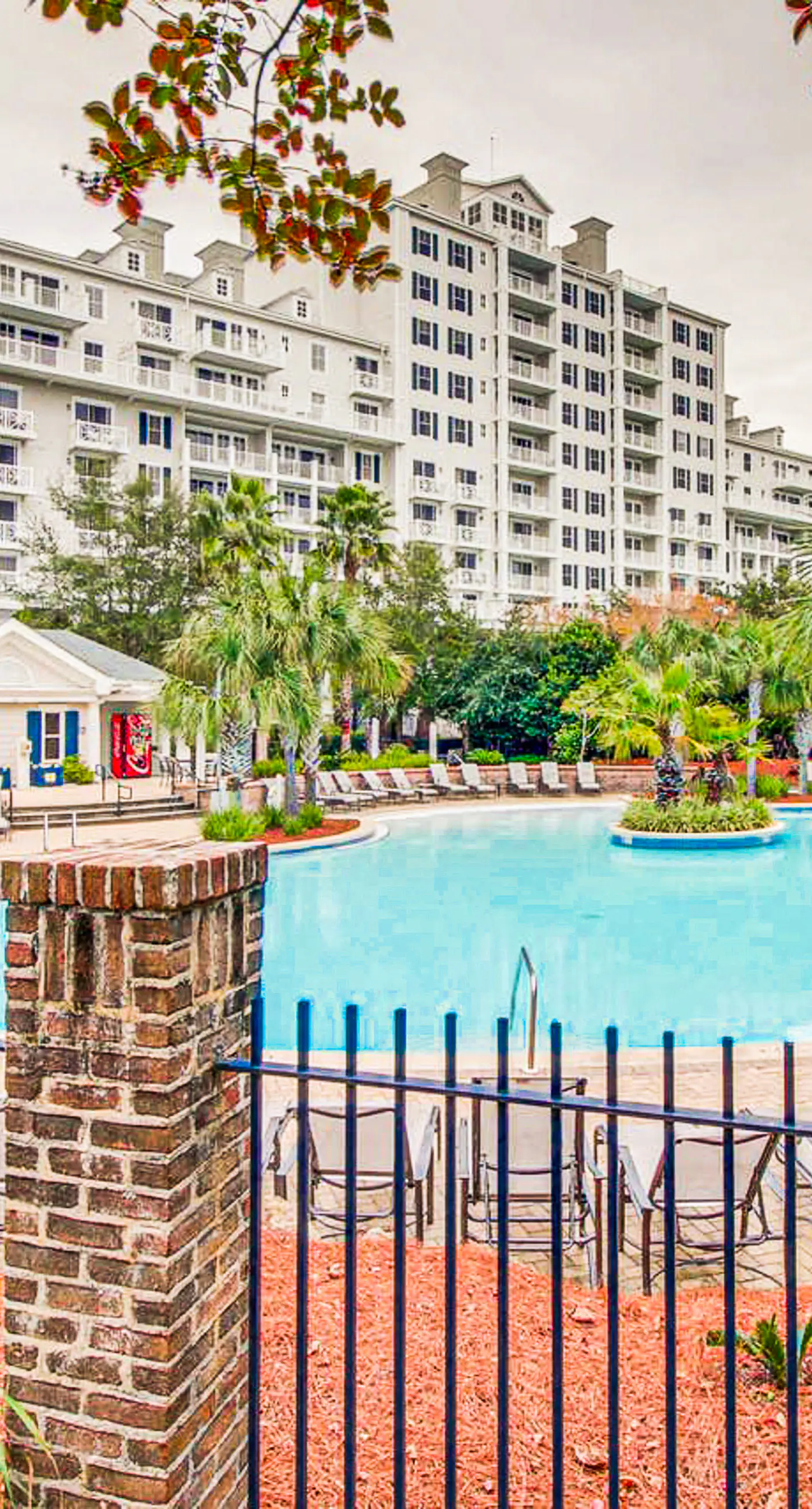 Comfortable studio with pool, hot tub, high-speed WiFi & central AC