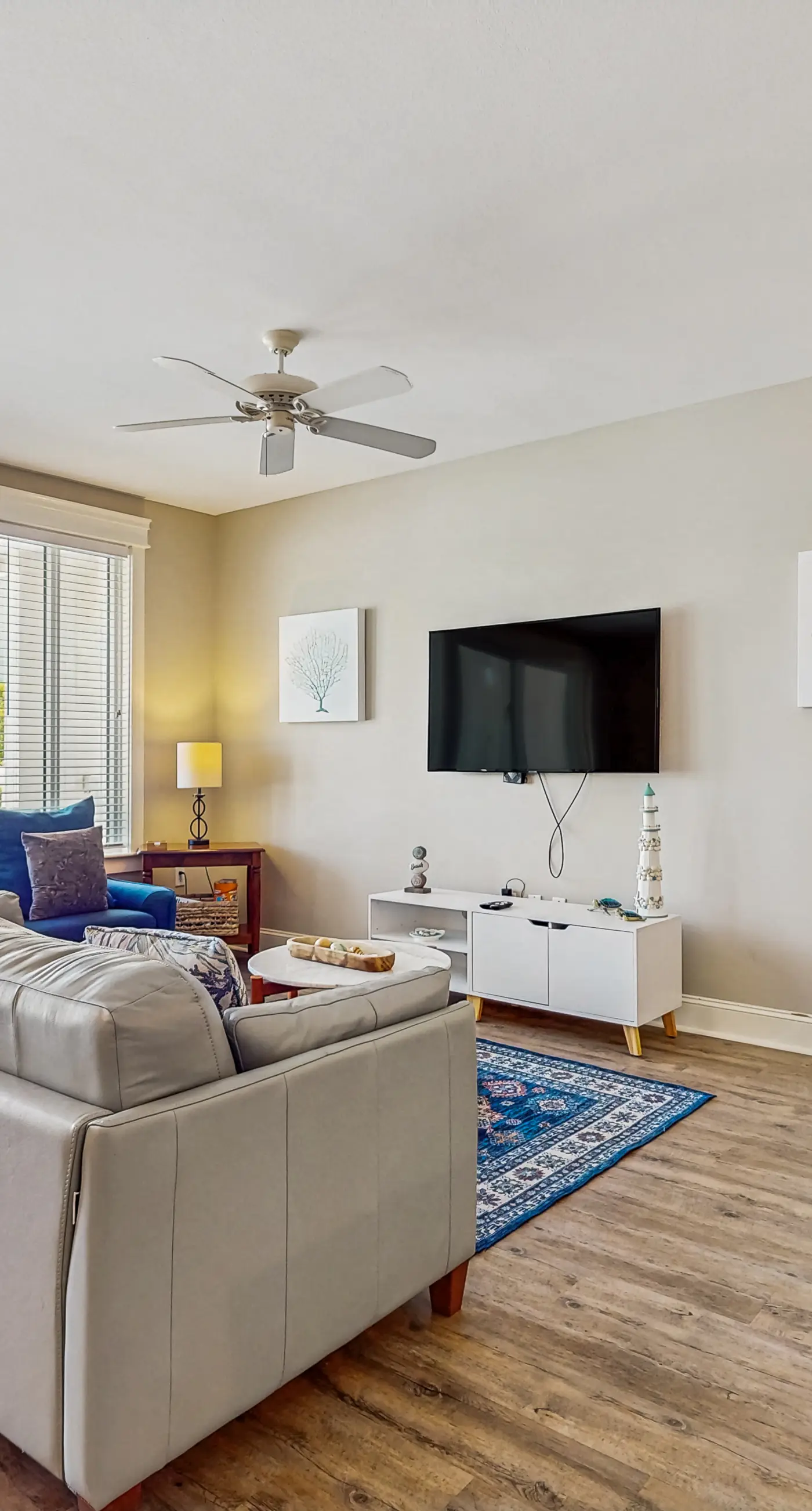 3rd-floor Condo with pools, marina, tennis, large balcony, beach access