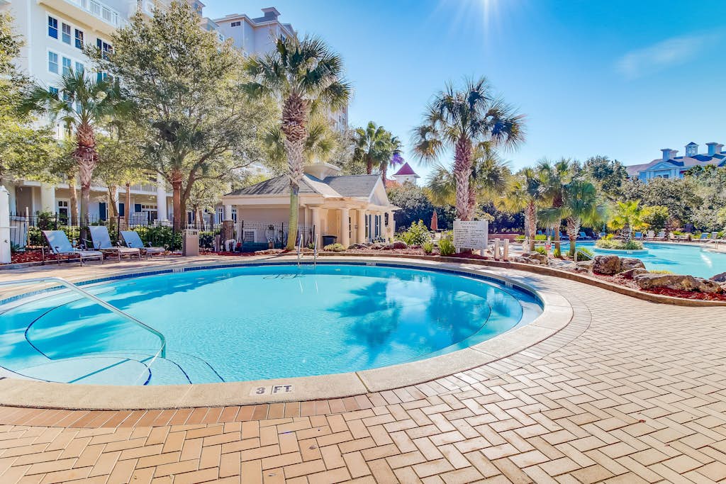 3rd-floor Condo with pools, marina, tennis, large balcony, beach access
