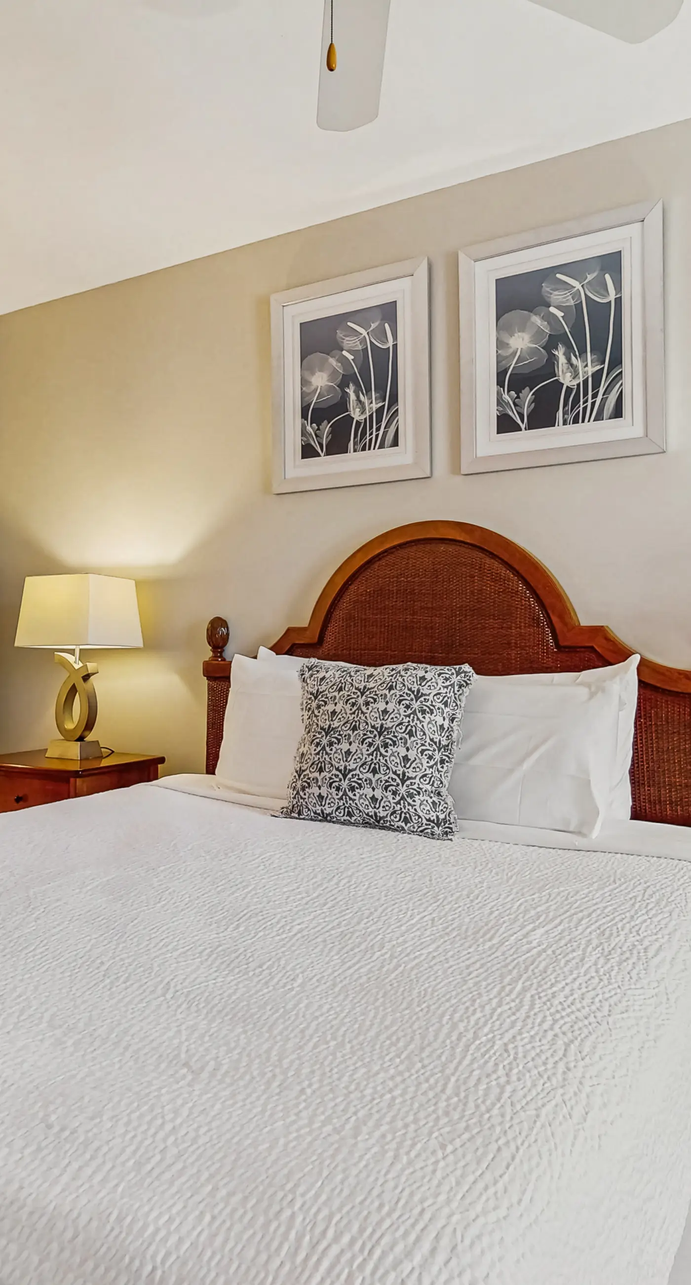 3rd-floor Condo with pools, marina, tennis, large balcony, beach access