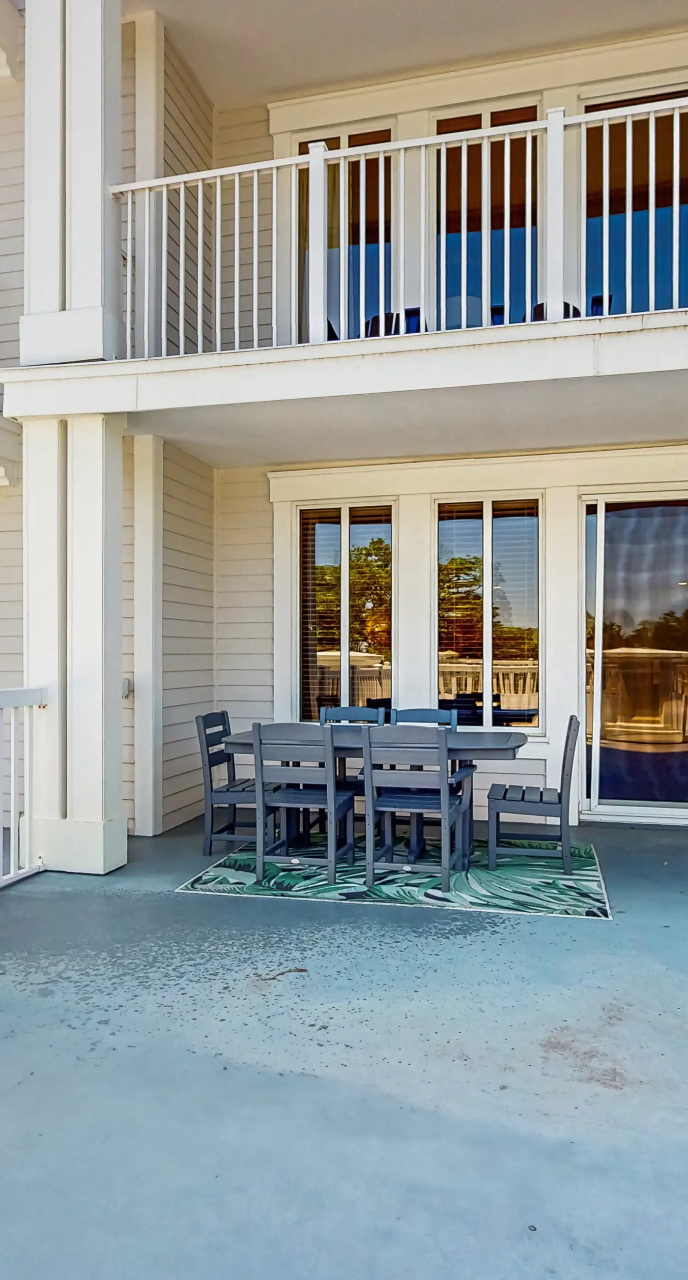 3rd-floor Condo with pools, marina, tennis, large balcony, beach access