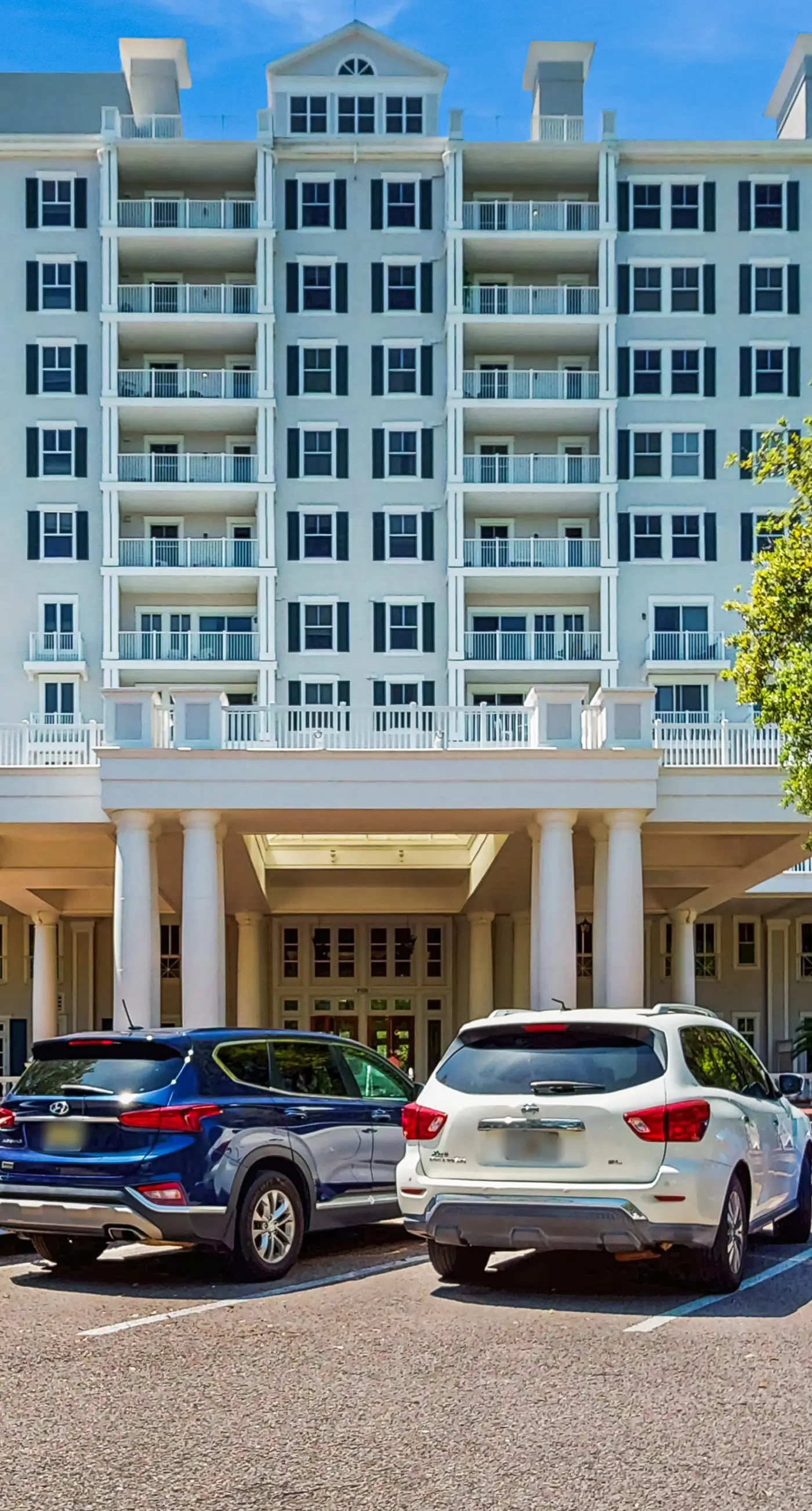 3rd-floor Condo with pools, marina, tennis, large balcony, beach access