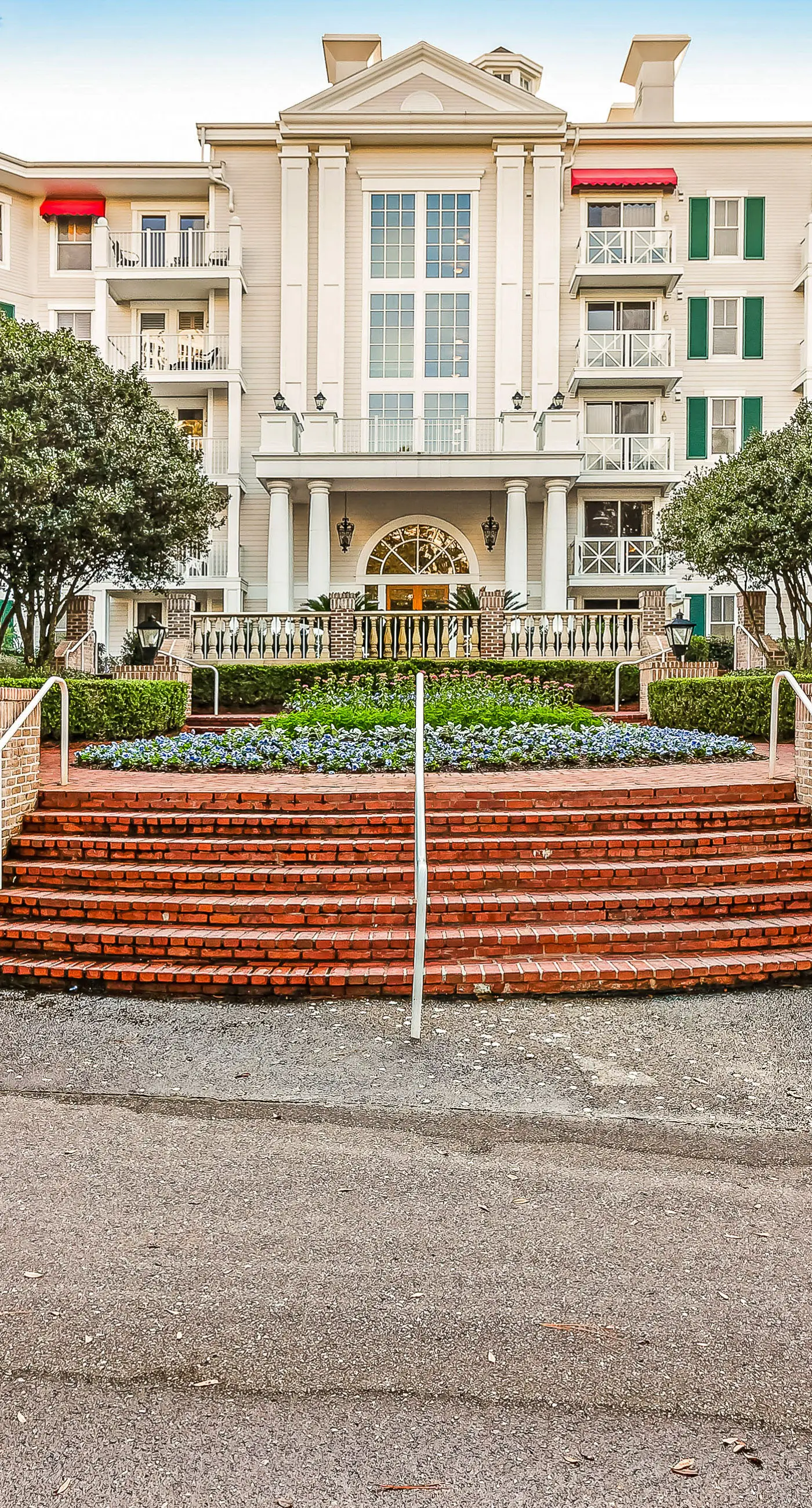 3rd-floor Condo with pools, marina, tennis, large balcony, beach access