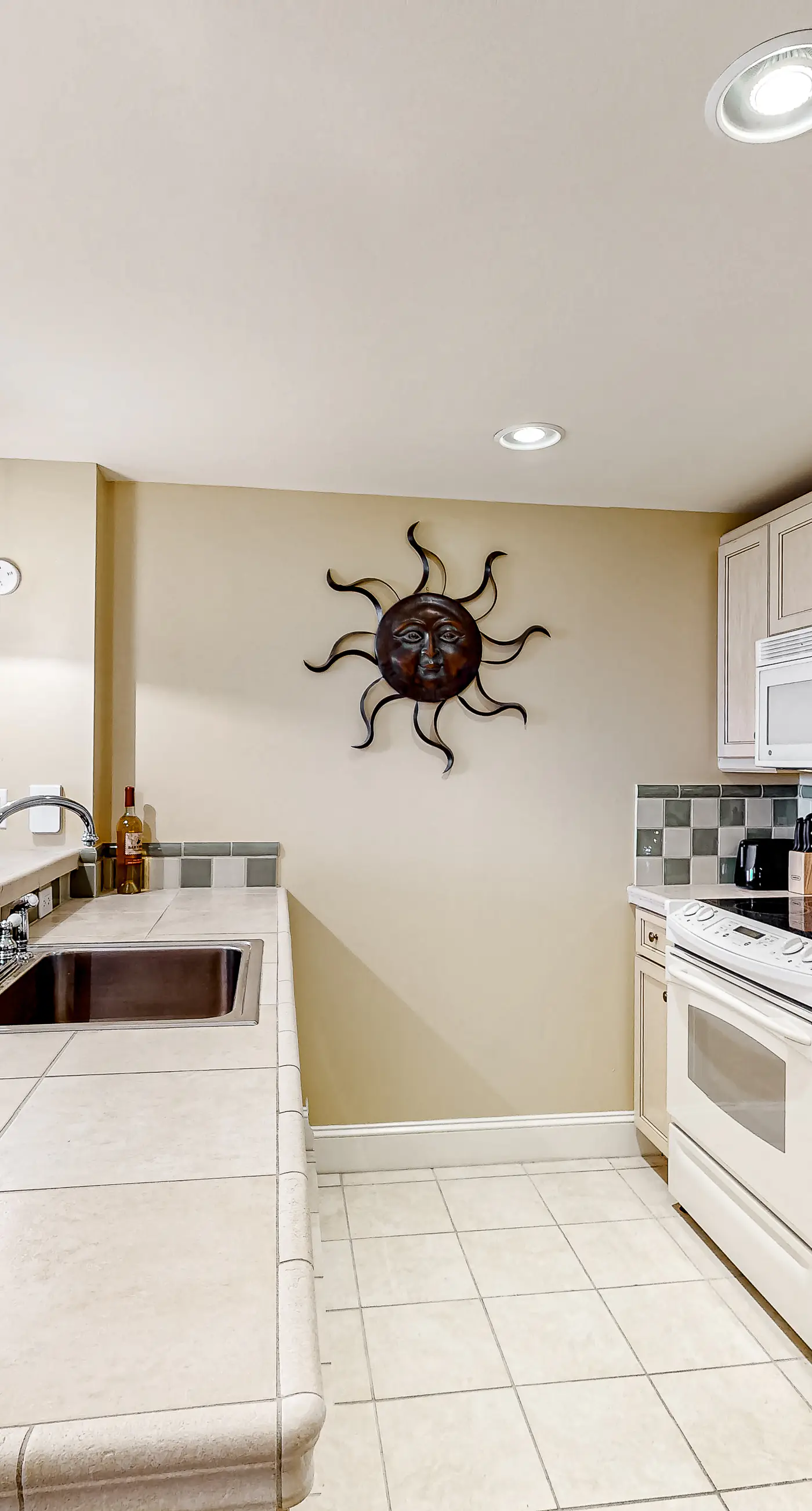 Bright condo with lagoon pool, hot tub, golf, private W/D & central AC