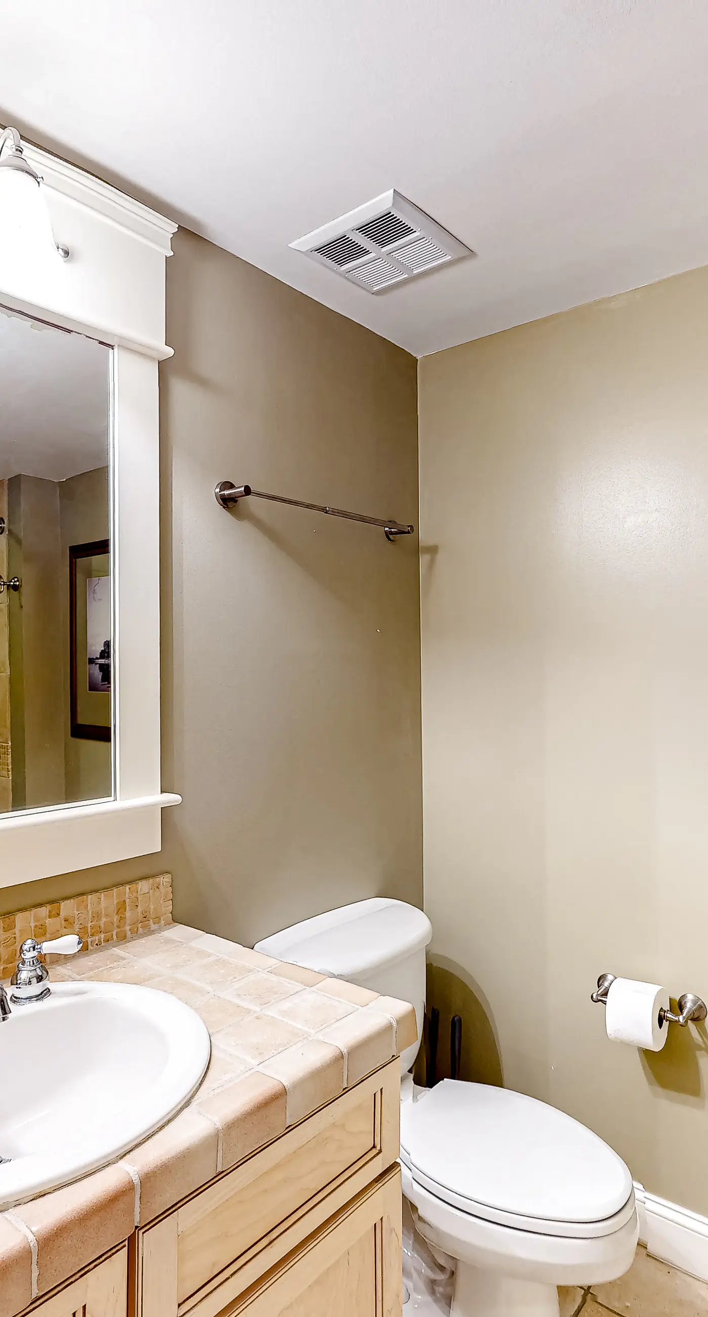 Bright condo with lagoon pool, hot tub, golf, private W/D & central AC